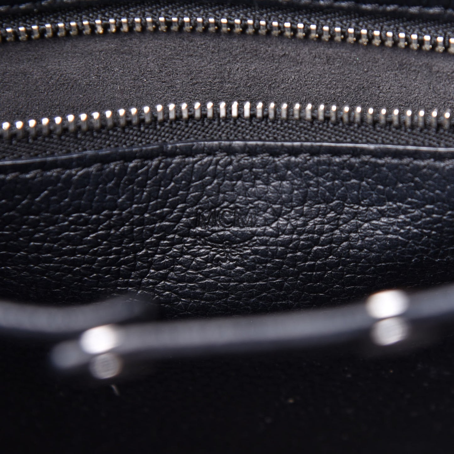 Grained Calfskin Visetos Medium Sarah Hobo Black