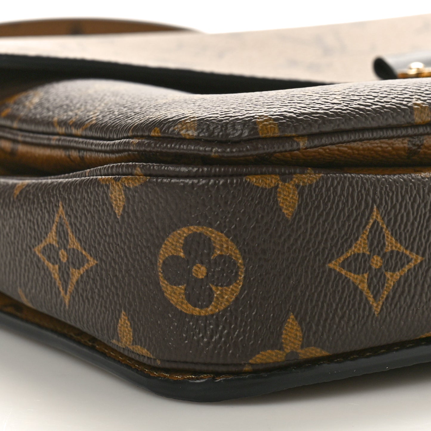 Reverse Monogram Pochette Metis