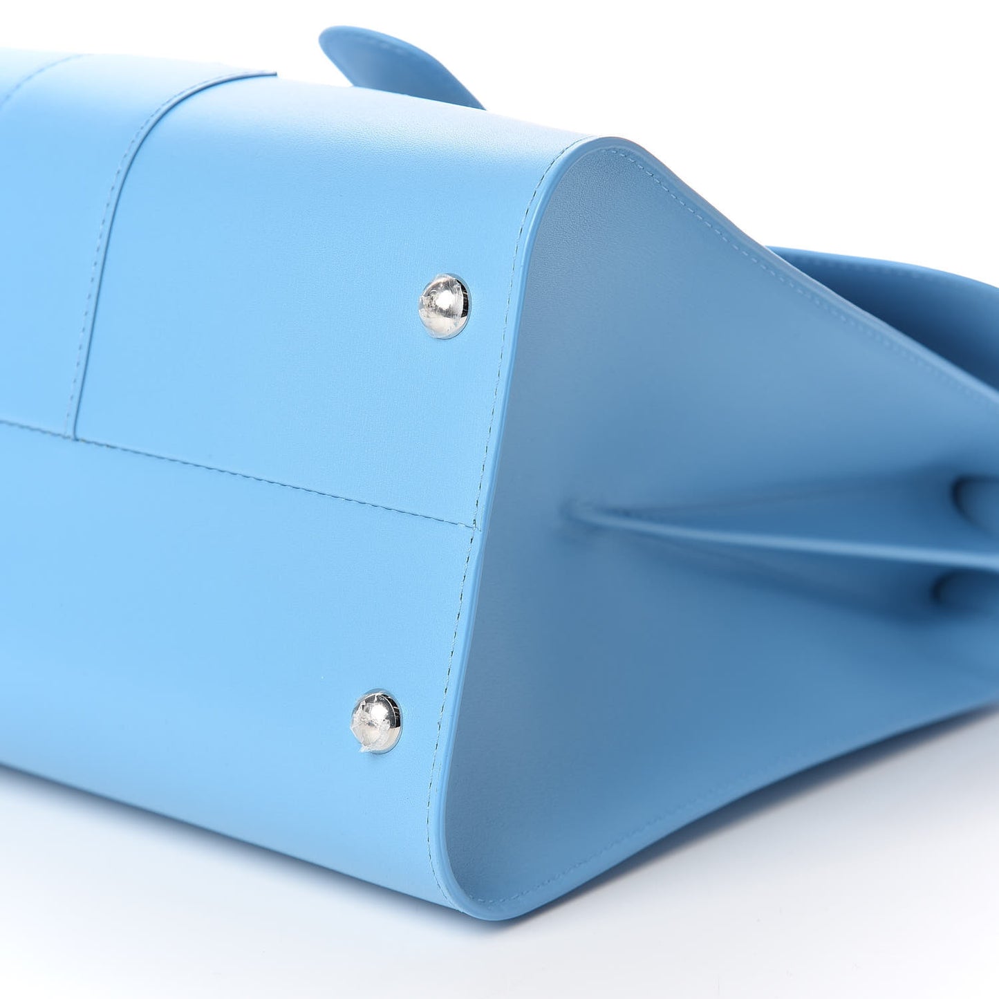 Box Calfskin MM L'Humour Brillant Satchel Ciel