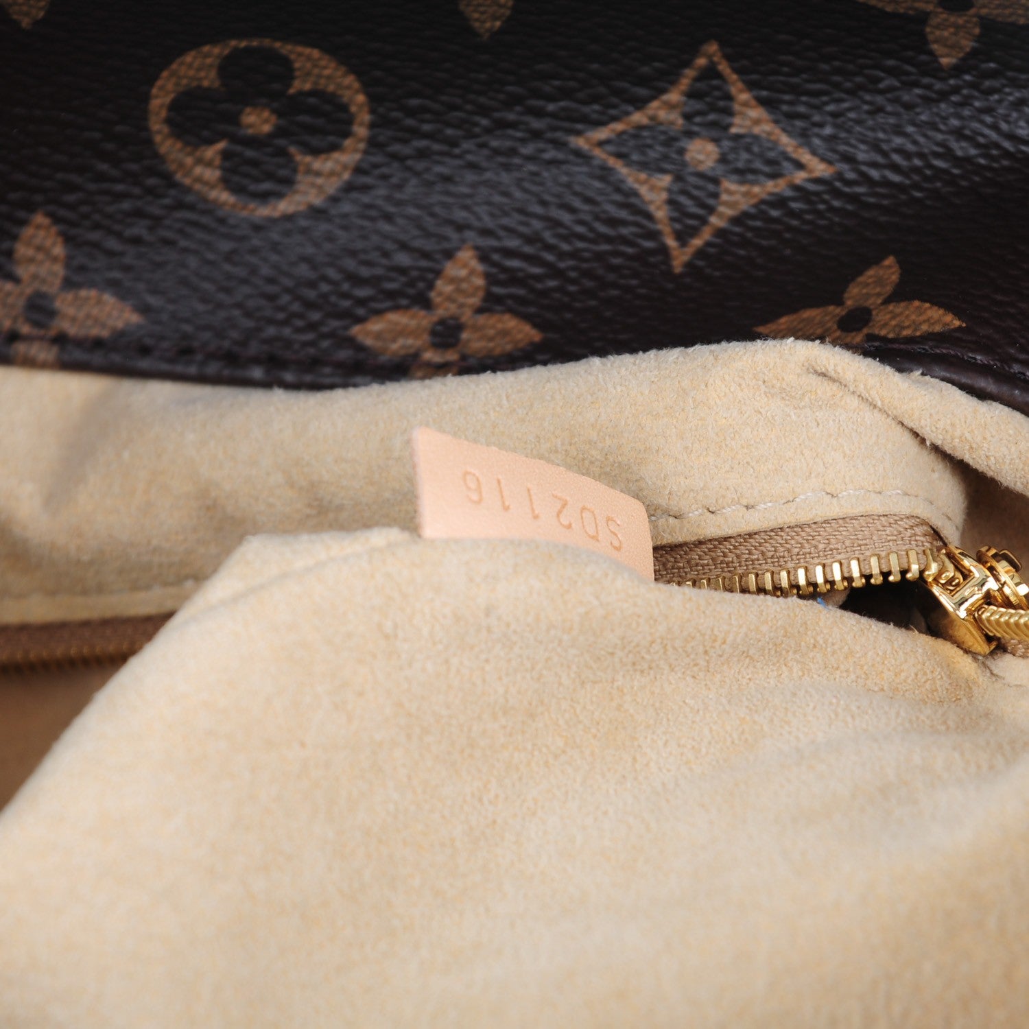 Louis Vuitton Monogram Artsy MM 8 of 9