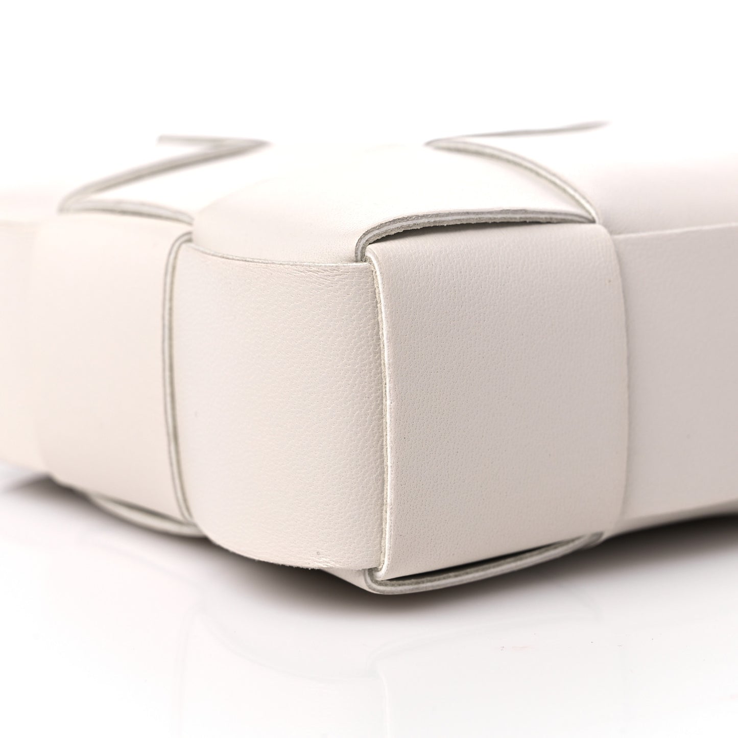 Calfskin Maxi Intrecciato Cassette Pouch On Strap Chalk