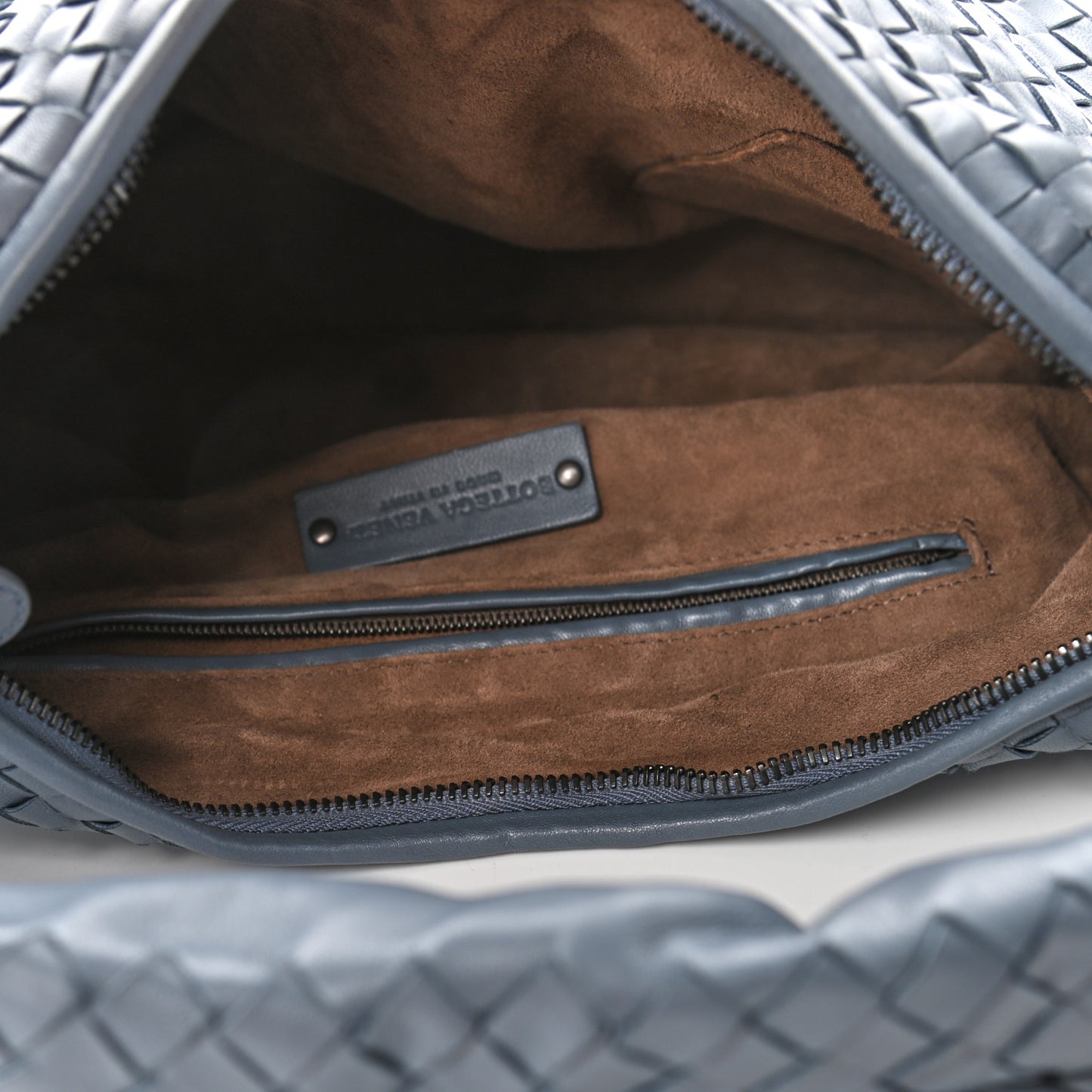 Nappa Intrecciato Medium Veneta Hobo Krim