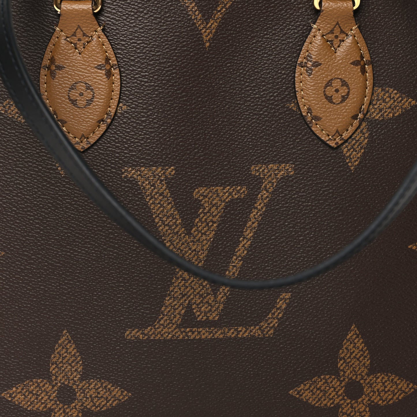 Reverse Monogram Giant Onthego MM