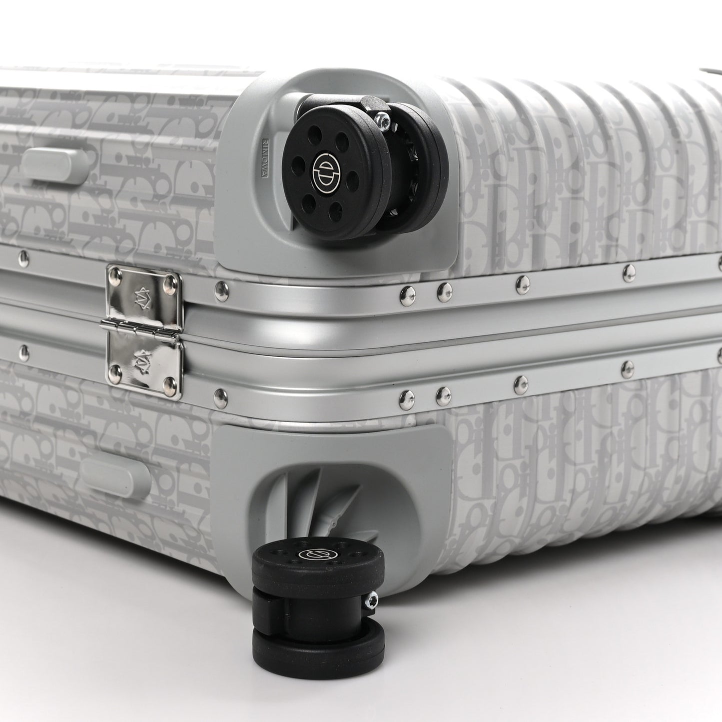 X RIMOWA Aluminum Gradient Cabin Luggage Silver