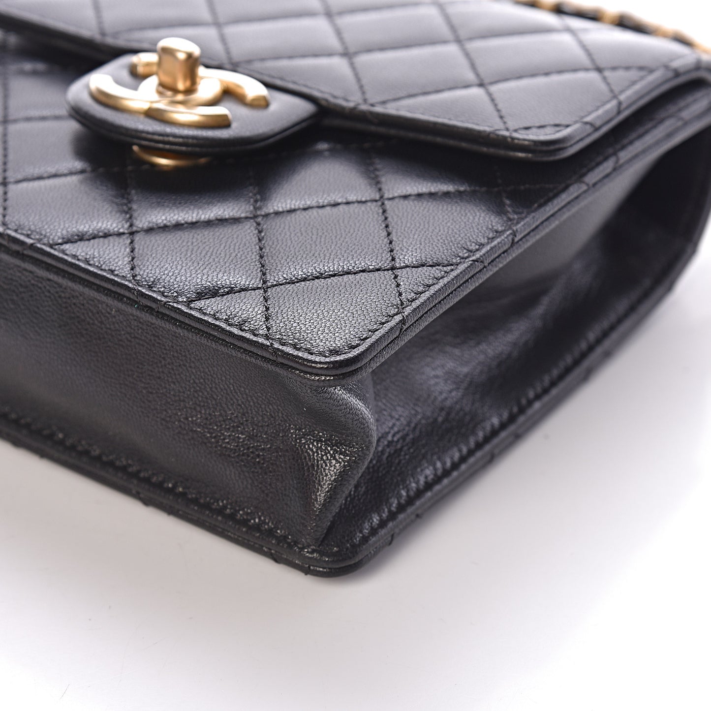 Lambskin Quilted Chic Pearls Flap Black