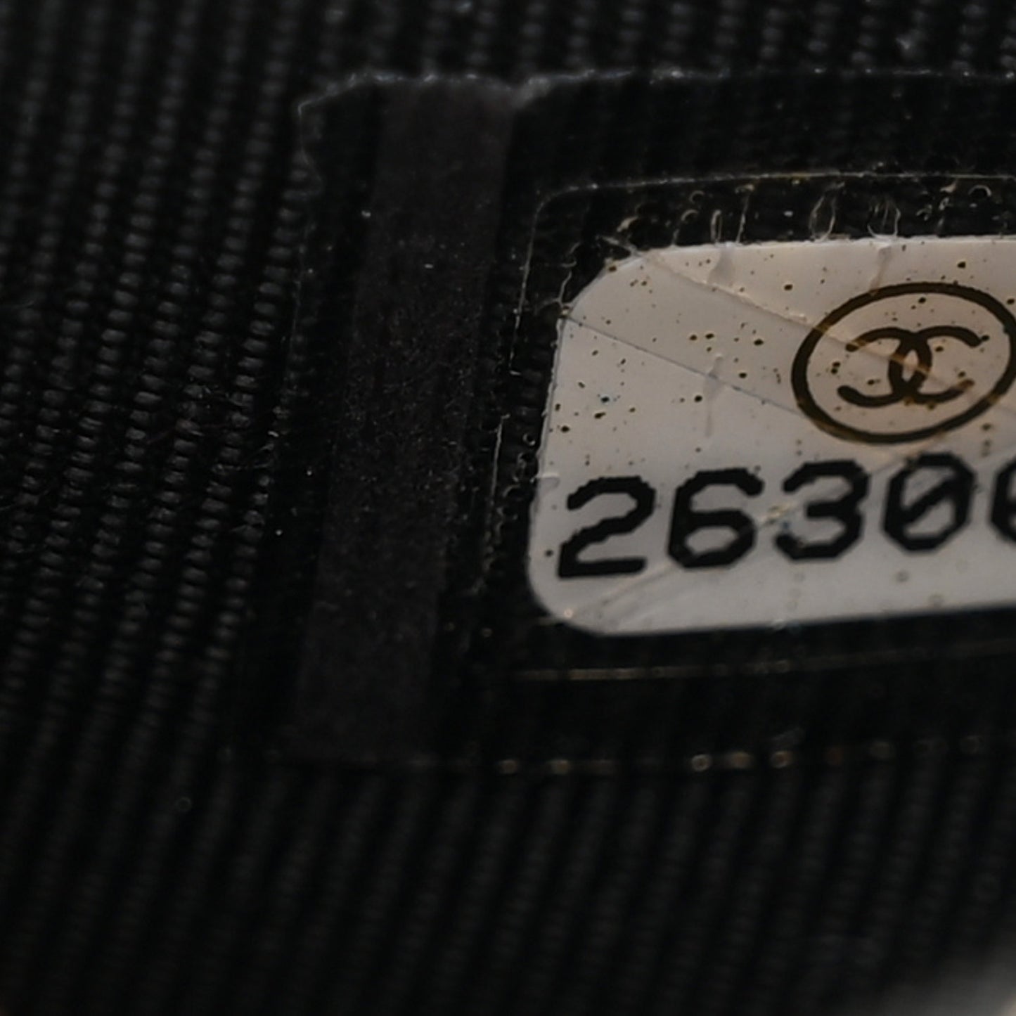 Caviar Quilted CC Zip Card Holder Black