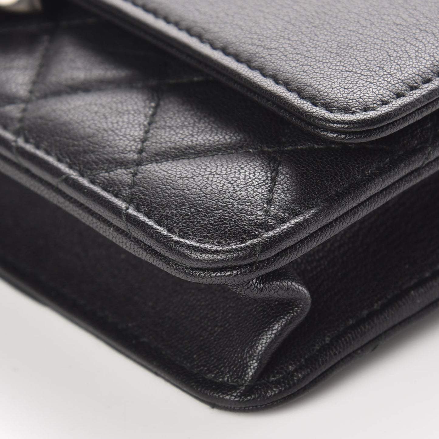 Lambskin Quilted CC Box Wallet On Chain WOC Black