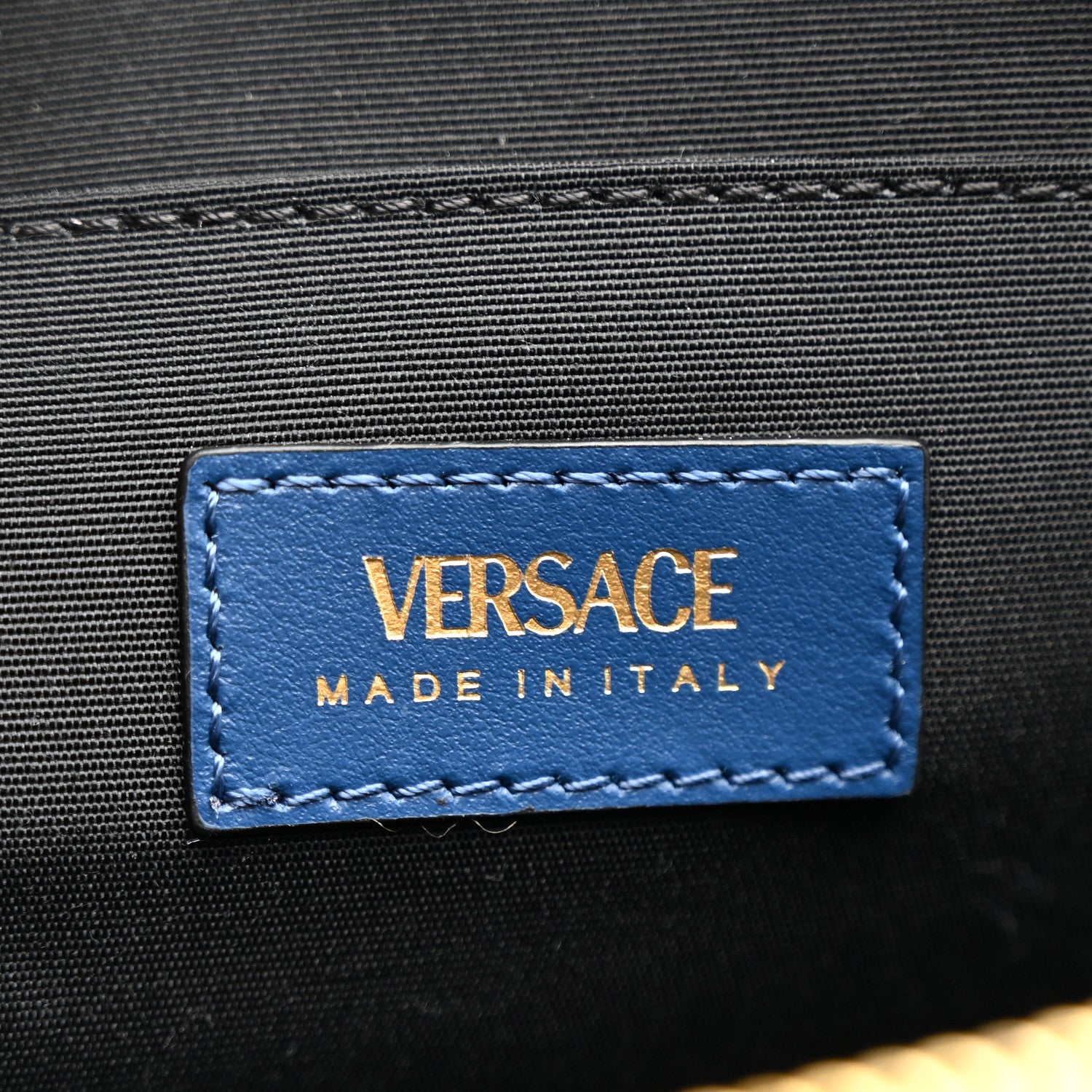 VERSACE ブルー レザー ショルダー　カメラバッグ Versace Denim Quilted La Medusa Camera Bag Blue 1784933 – FASHIONPHILE