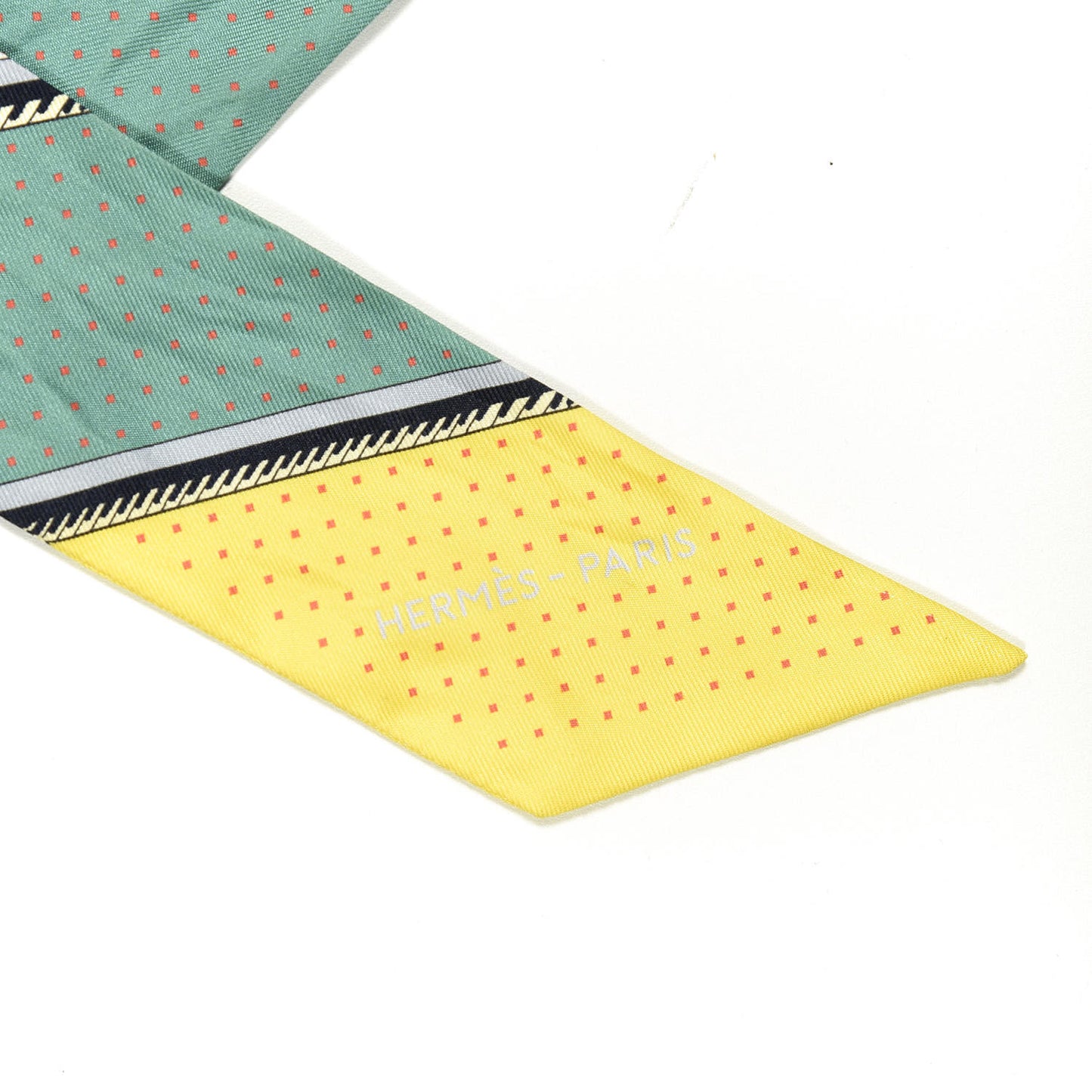 Silk Les Voitures A Transformation Twilly Gris Perle Rouge Jaune Vif