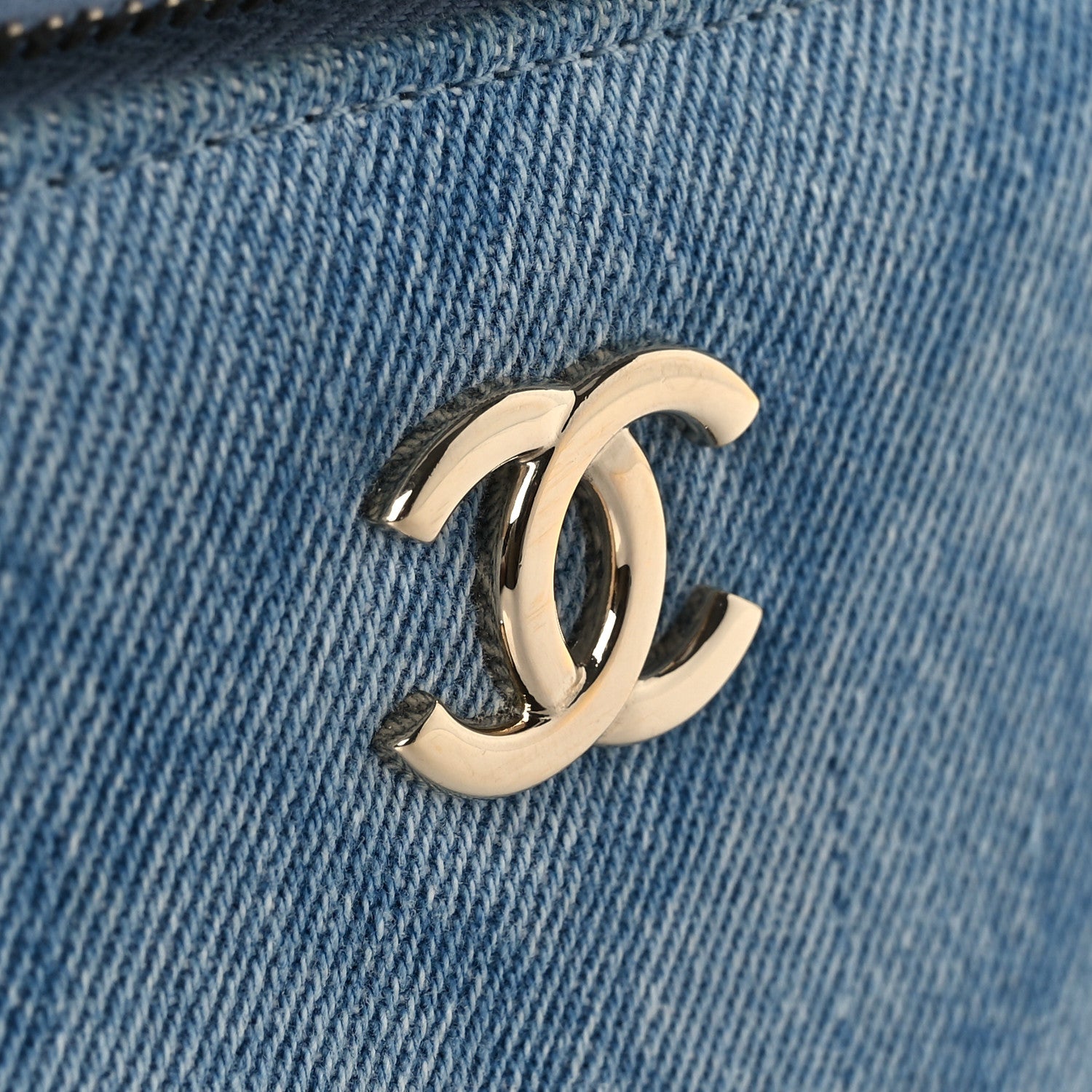 CHANEL ブルー ケース IMG_9253.jpg?v=1733776703&