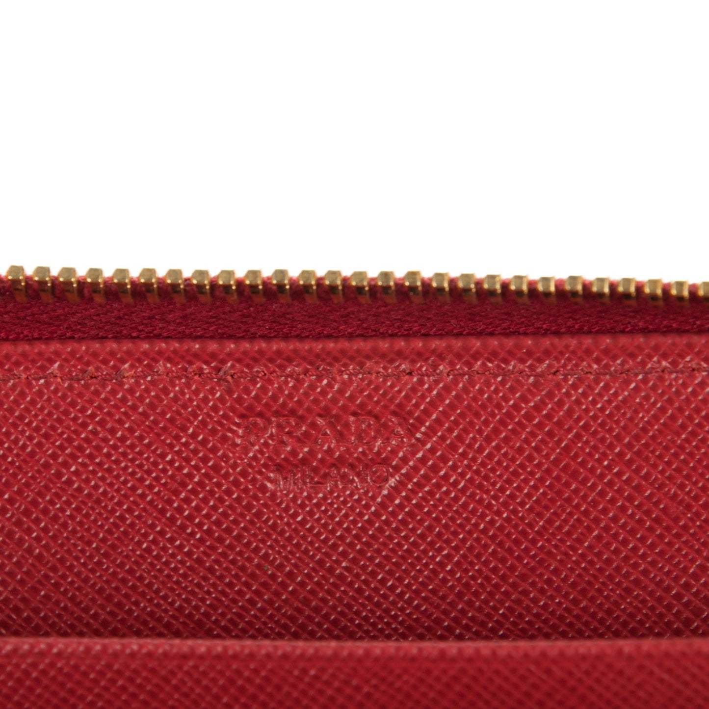 Saffiano Triangle Zip Around Wallet Fuoco