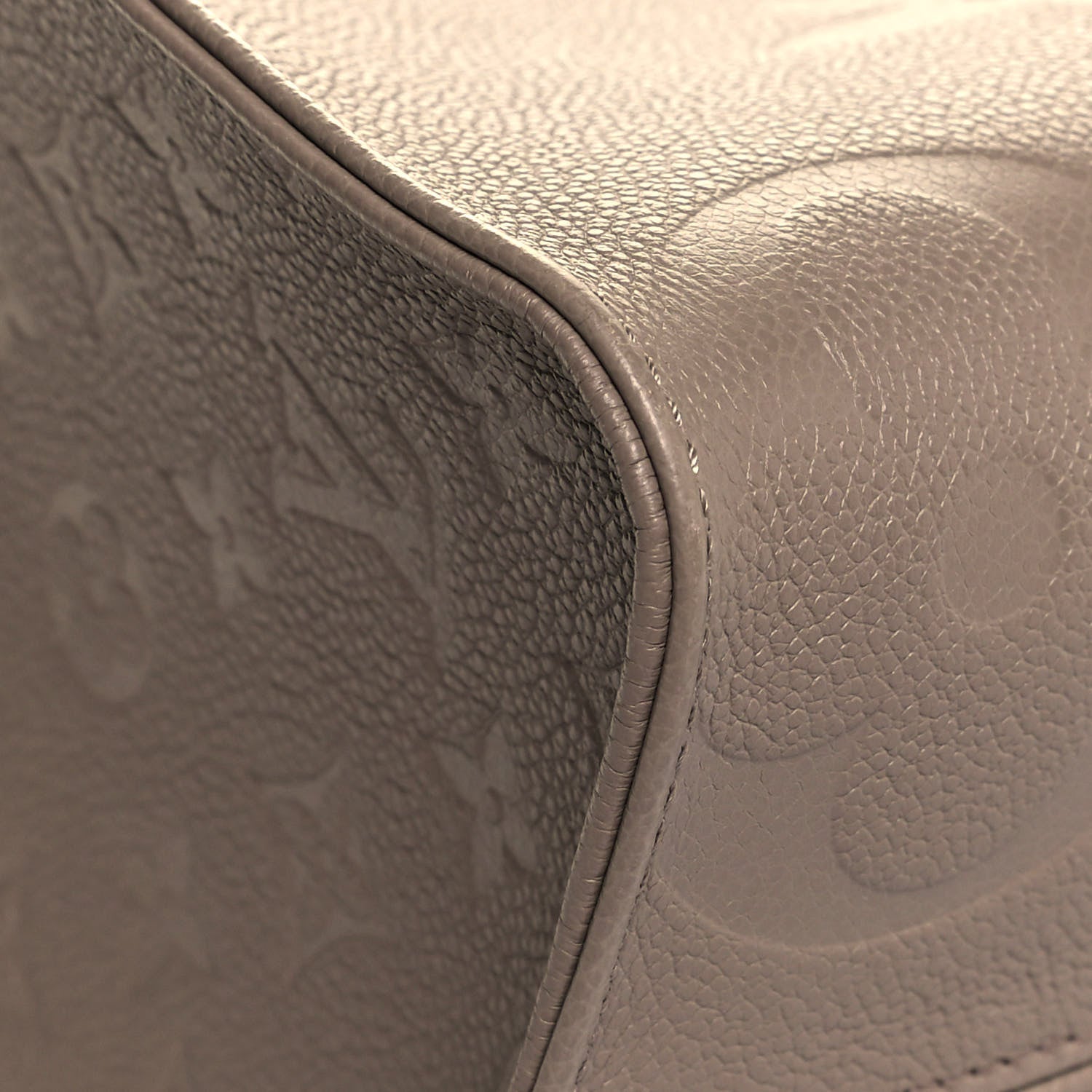 Louis Vuitton Empreinte Monogram Giant Onthego MM Tourterelle 10 of 12