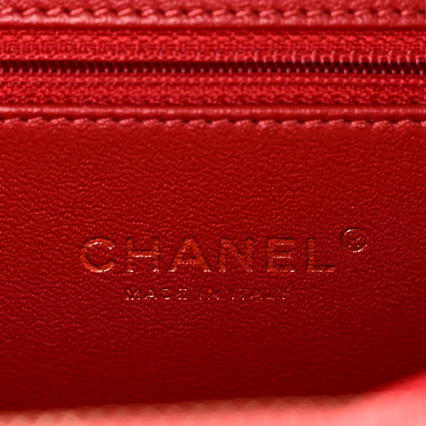 Caviar Quilted Medium CC Filigree Vanity Case Red