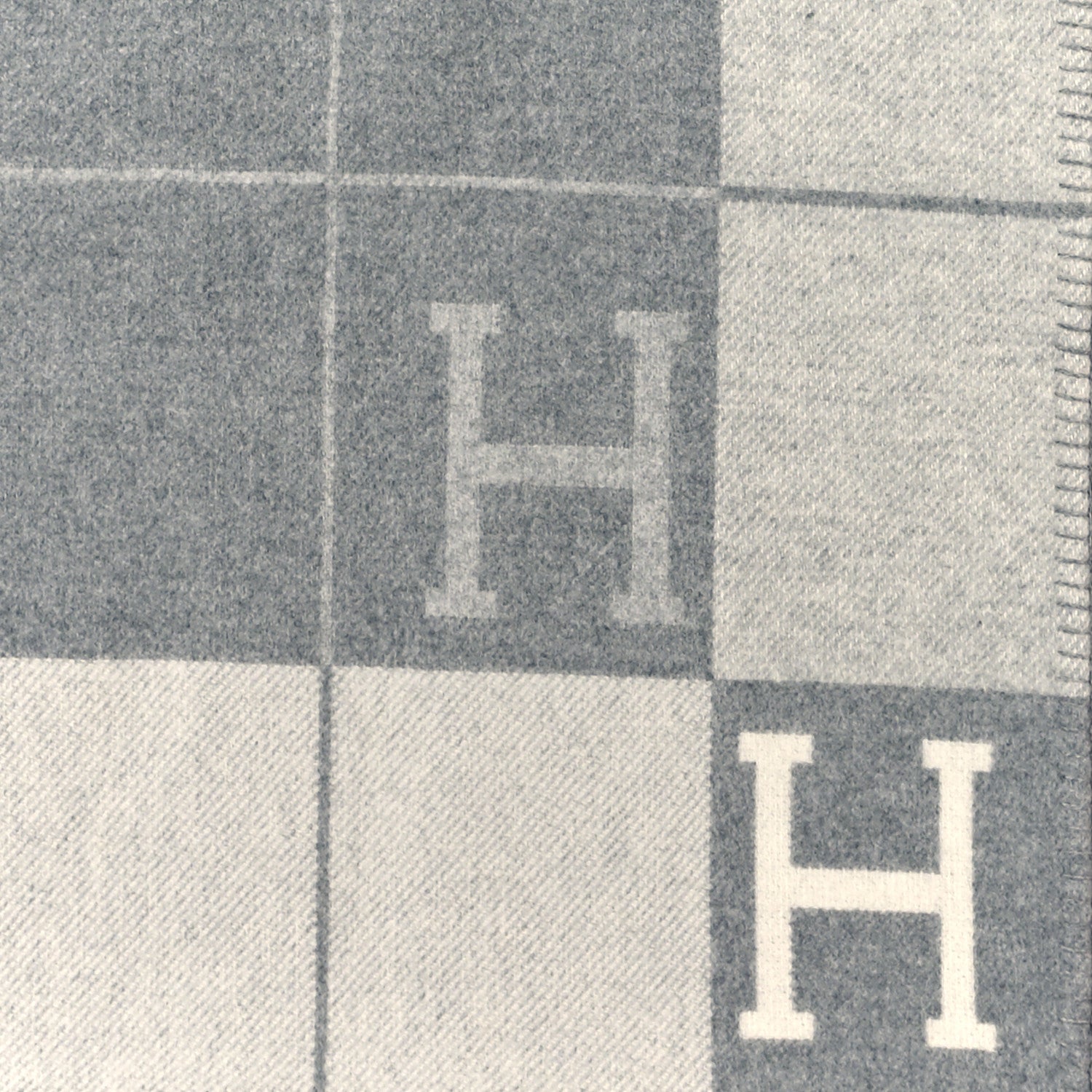 Hermes Wool Cashmere Avalon III Blanket Ecru Gris Clair 3 of 4