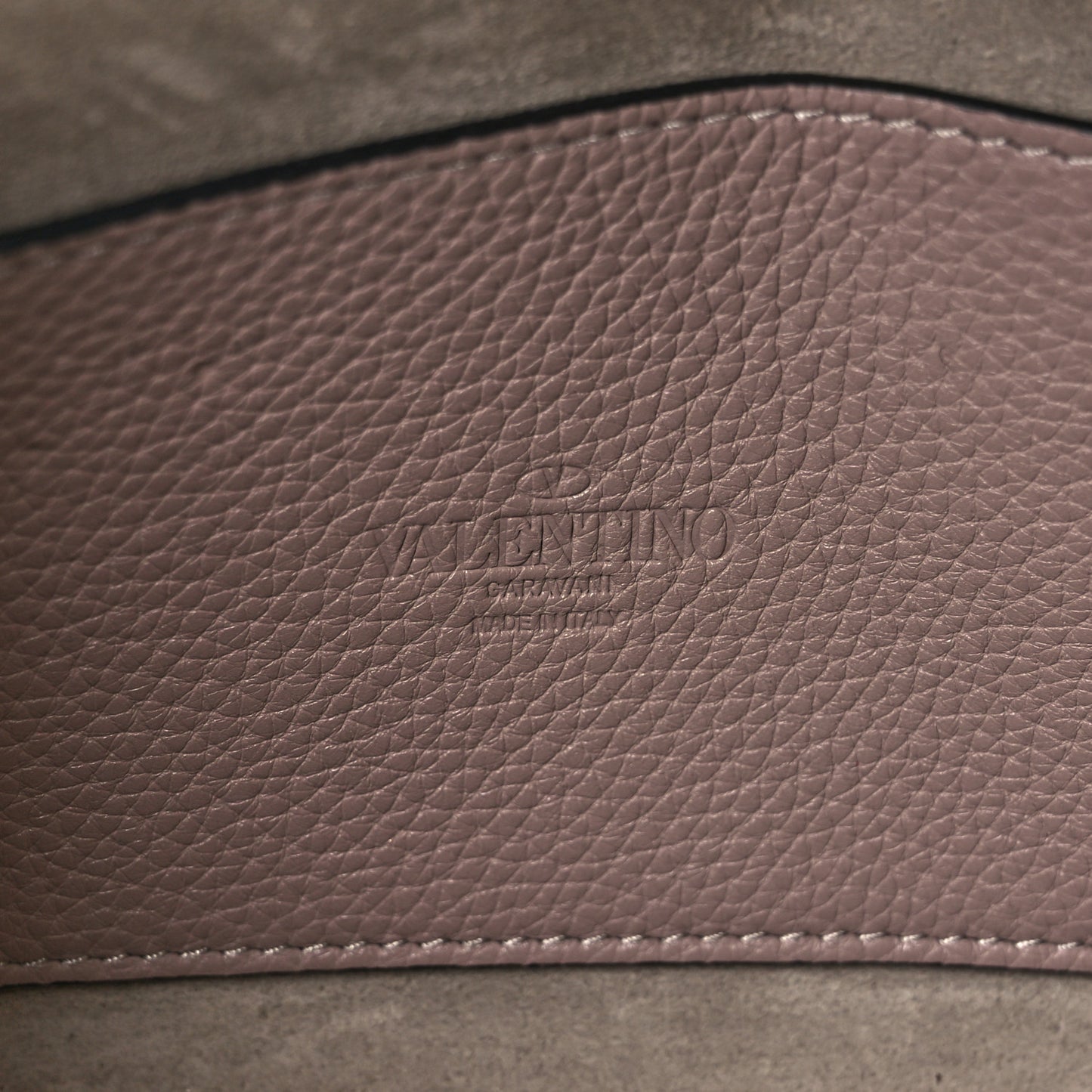 Pebbled Calfskin Medium Rockstud Flip Lock Crossbody Bag Poudre