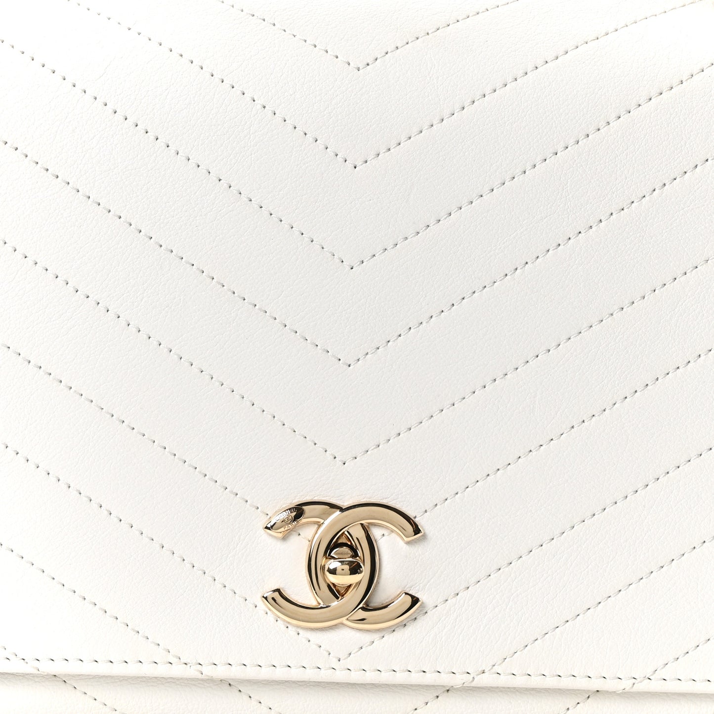 Grained Calfskin Stitched Medium Chevron Chic Top Handle Flap White