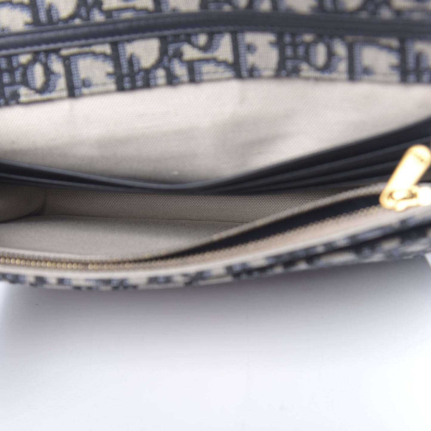 Oblique Saddle Chain Pouch Blue