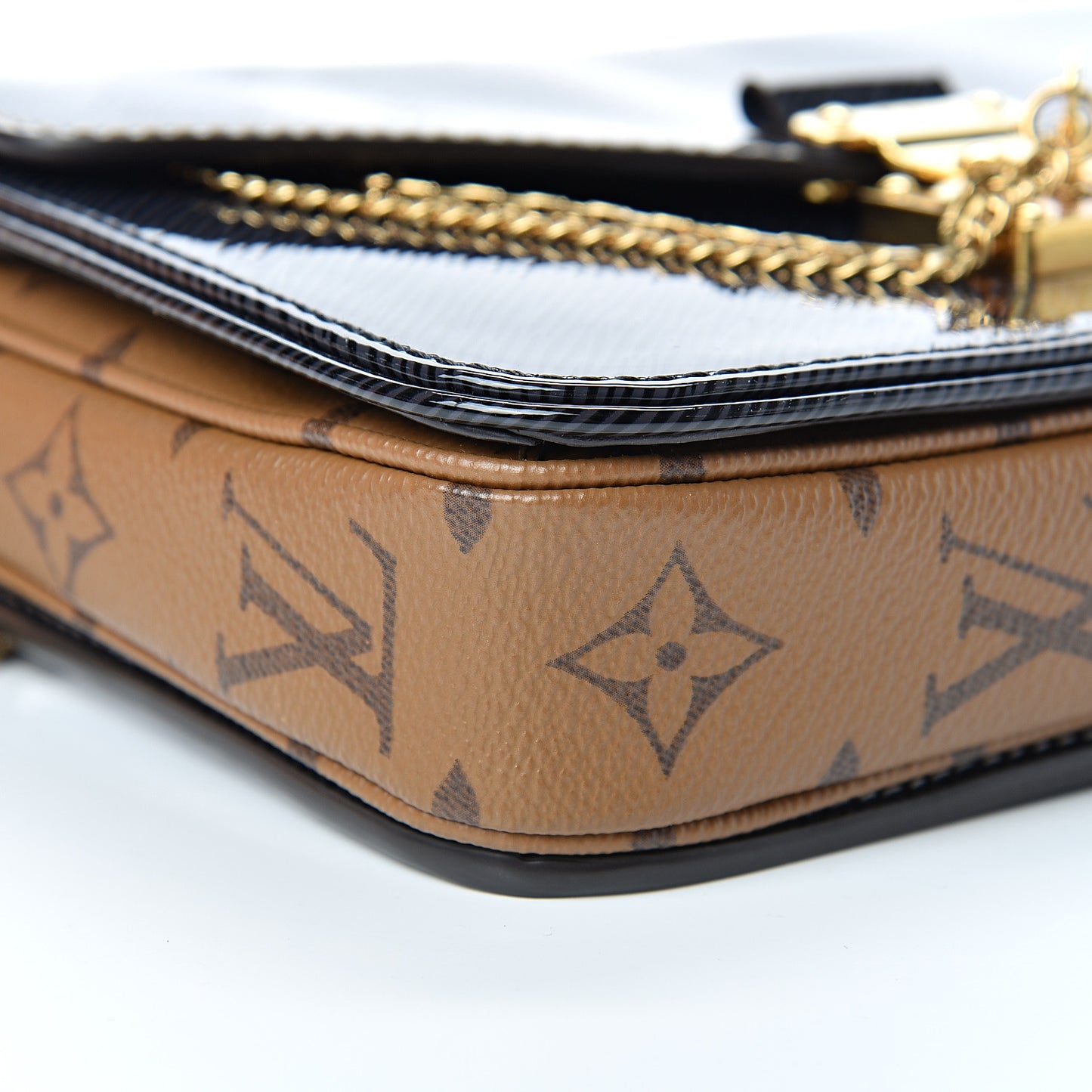 Shiny Epi Reverse Monogram Pochette Metis Mini Marine