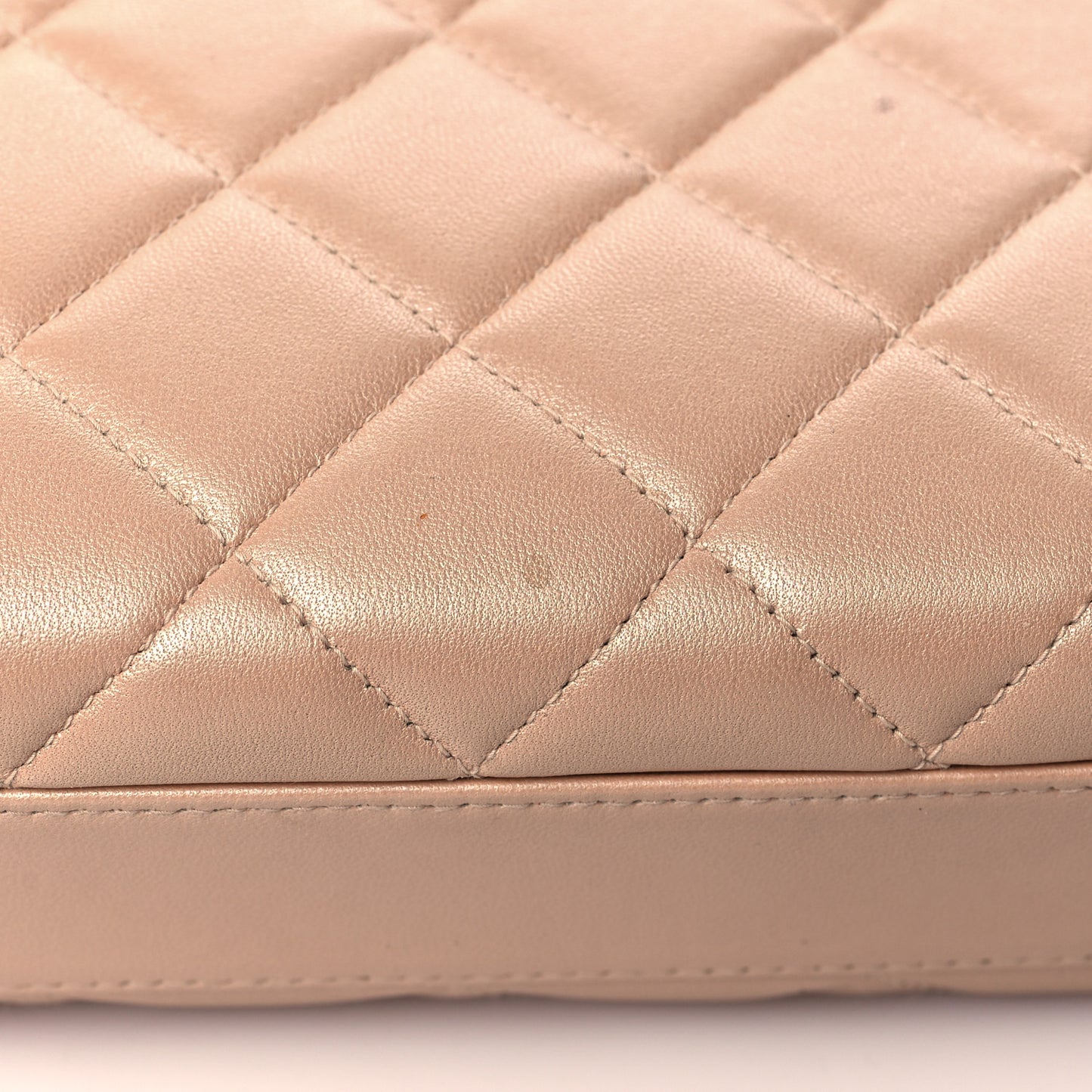 Iridescent Lambskin Quilted Pochette Beige Clair