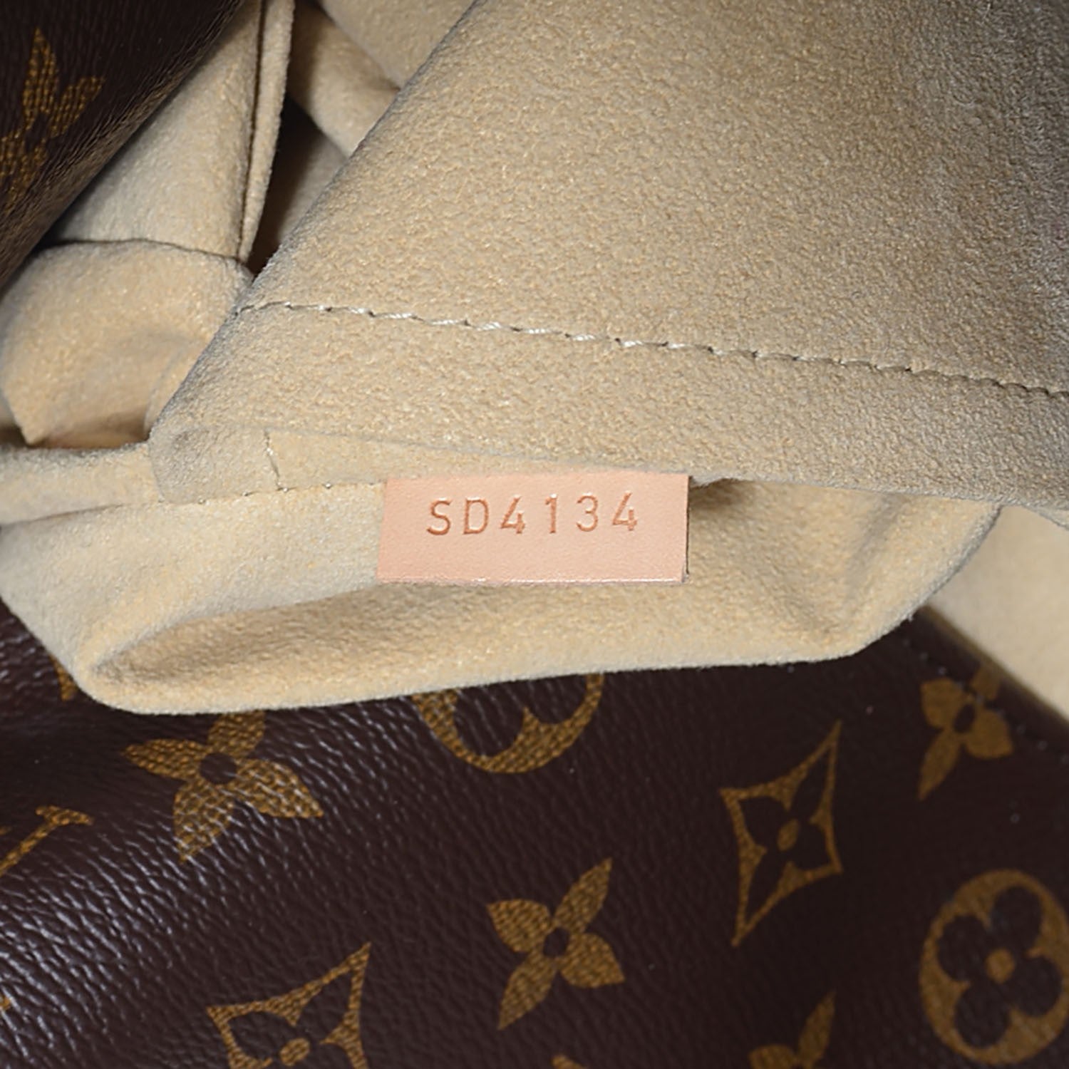 Louis Vuitton Monogram Artsy MM 7 of 8