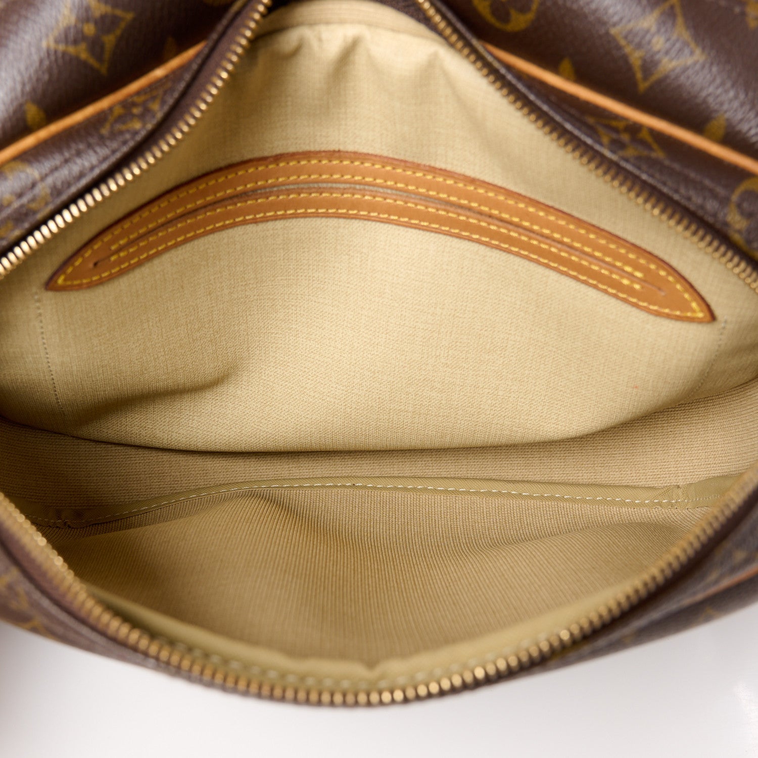 Louis Vuitton Monogram Reporter PM 6 of 17