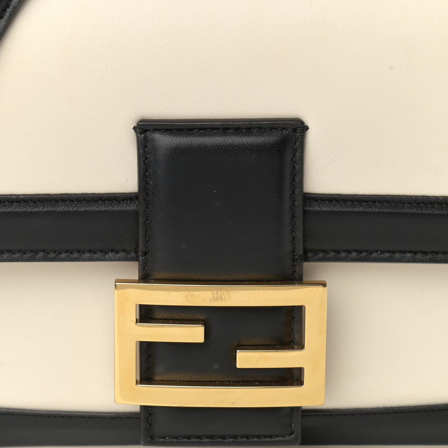 Nappa Apolo Bi-Color Chain Baguette Uovo Black