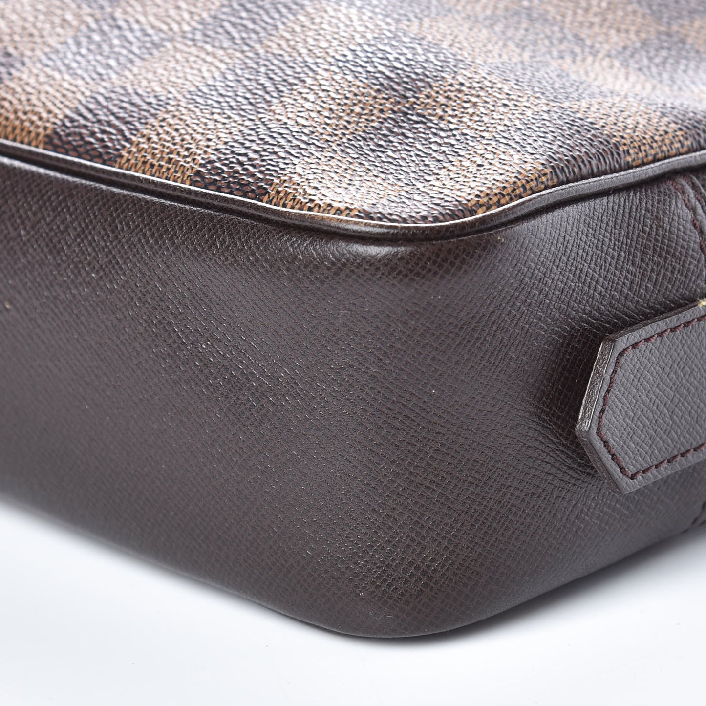 Damier Ebene Trousse Toilette 28