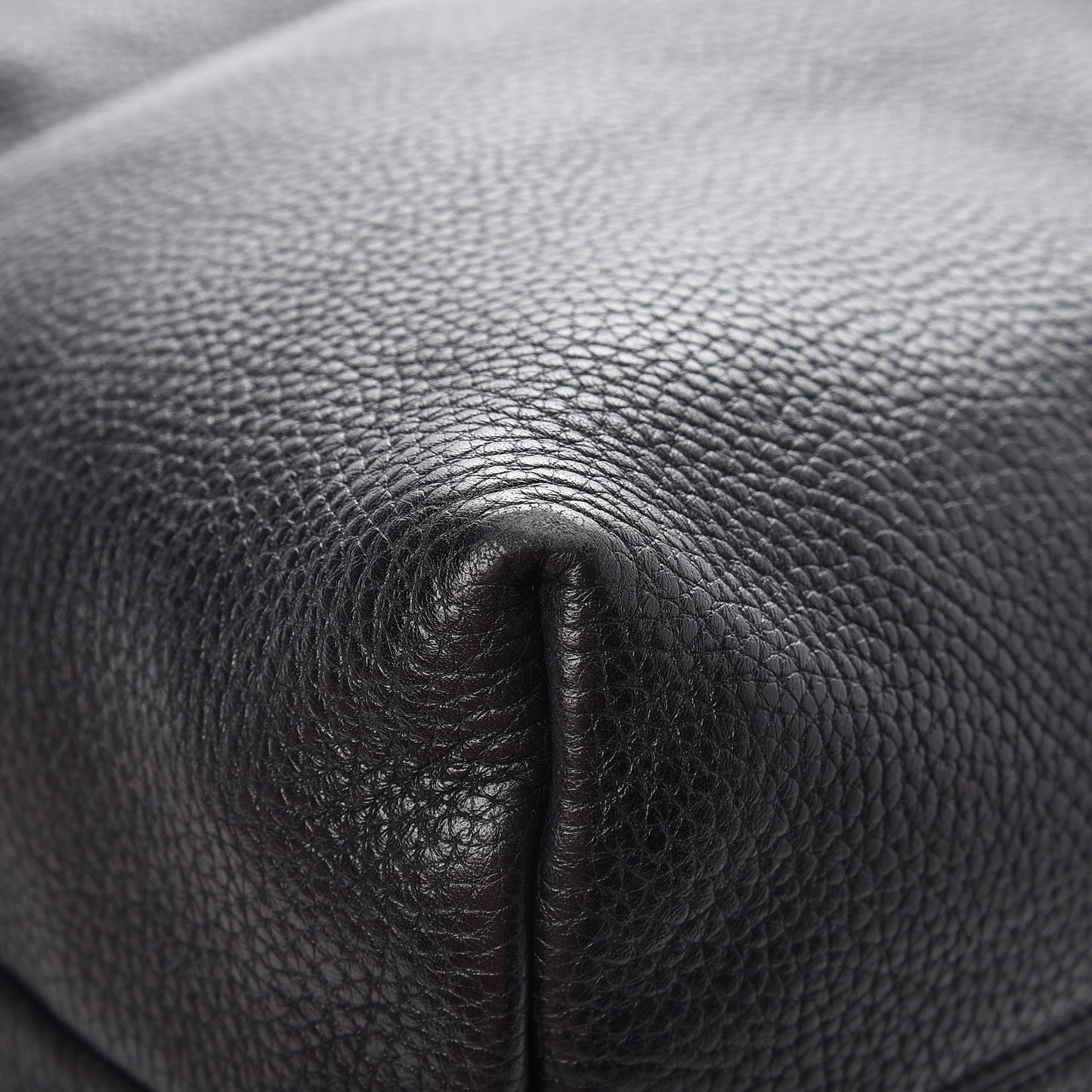 Grainy Calfskin Medium Cale Hobo Black