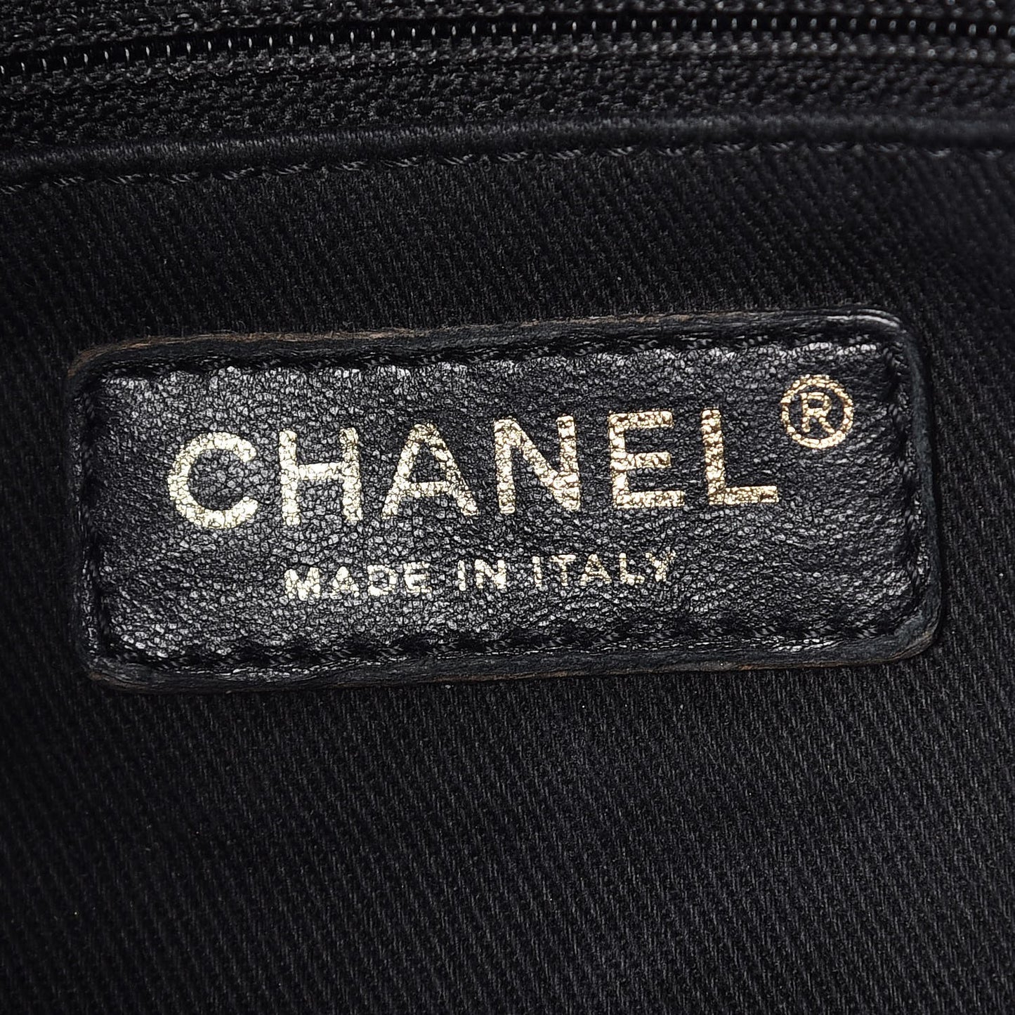 Crumpled Grained Calfskin Medium Coco Pleats Messenger Flap Black