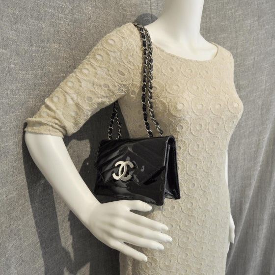 Chanel Patent Small Chevron Flap Black 2 of 8