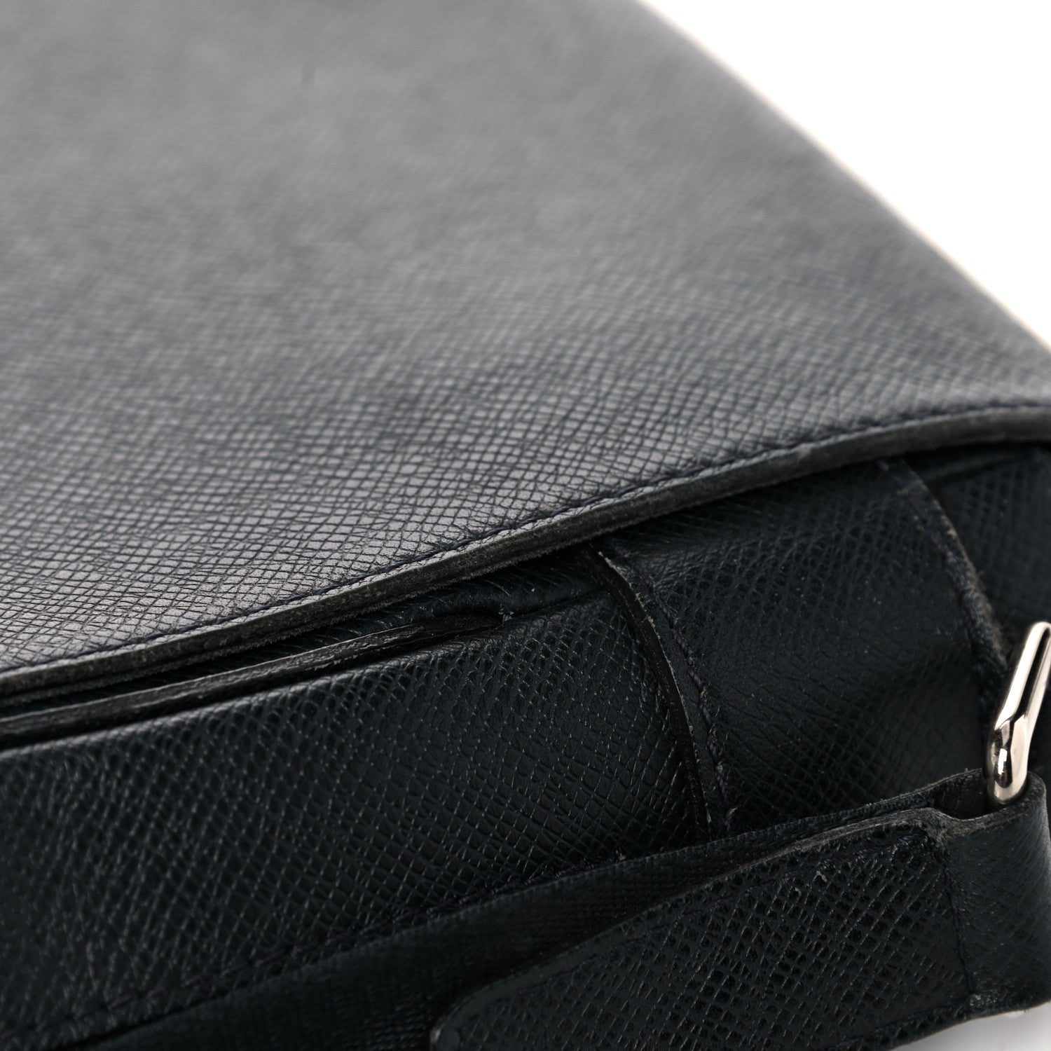 Louis Vuitton Taiga Milo Messenger Boreal 19 of 25