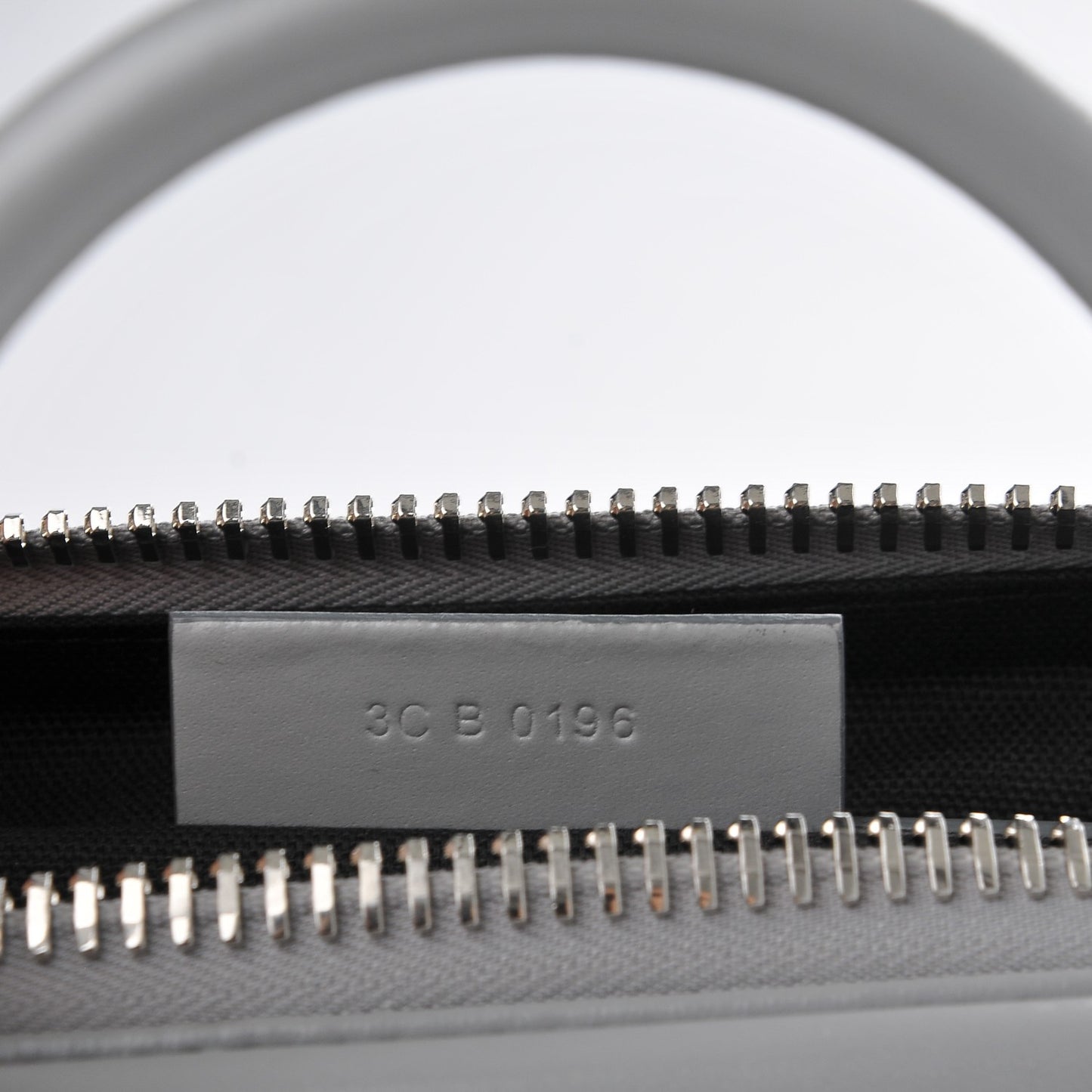 Shiny Lord Calfskin Medium Antigona Pearl Grey