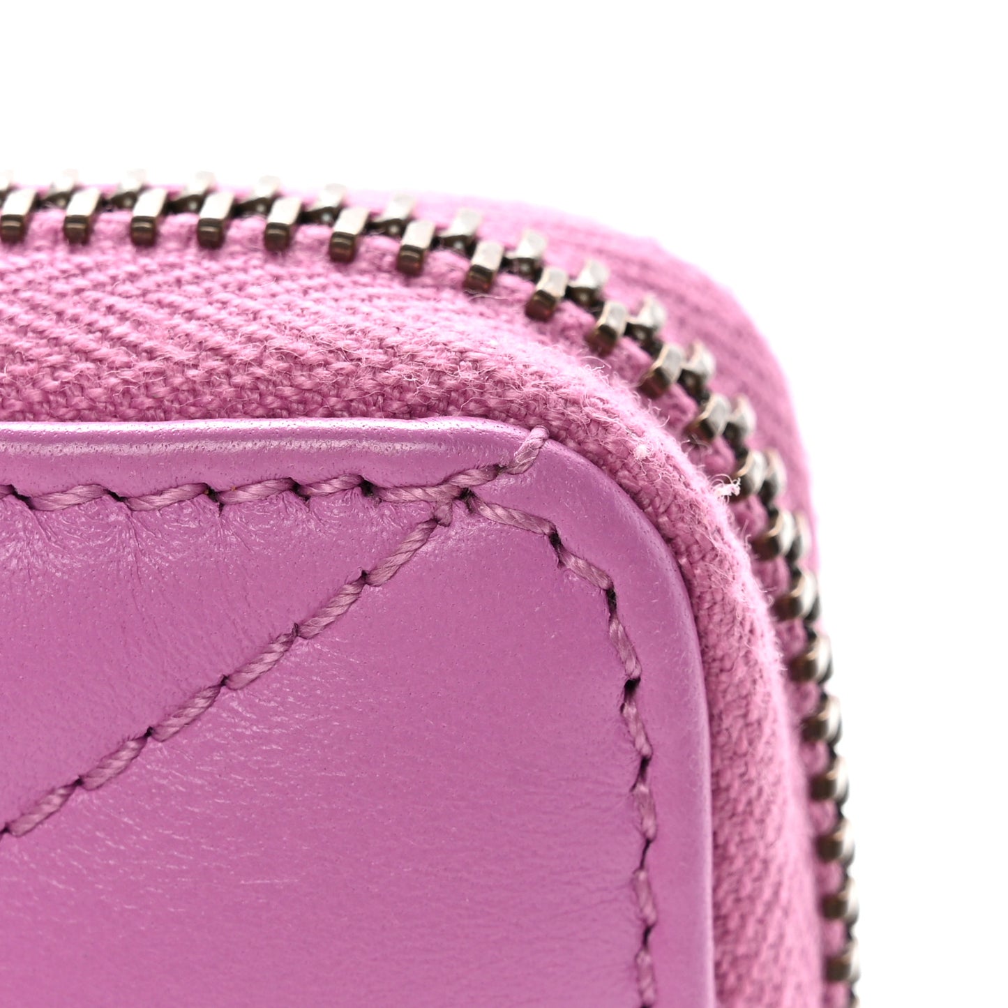 Calfskin Matelasse GG Marmont Zip Around Wallet Pink