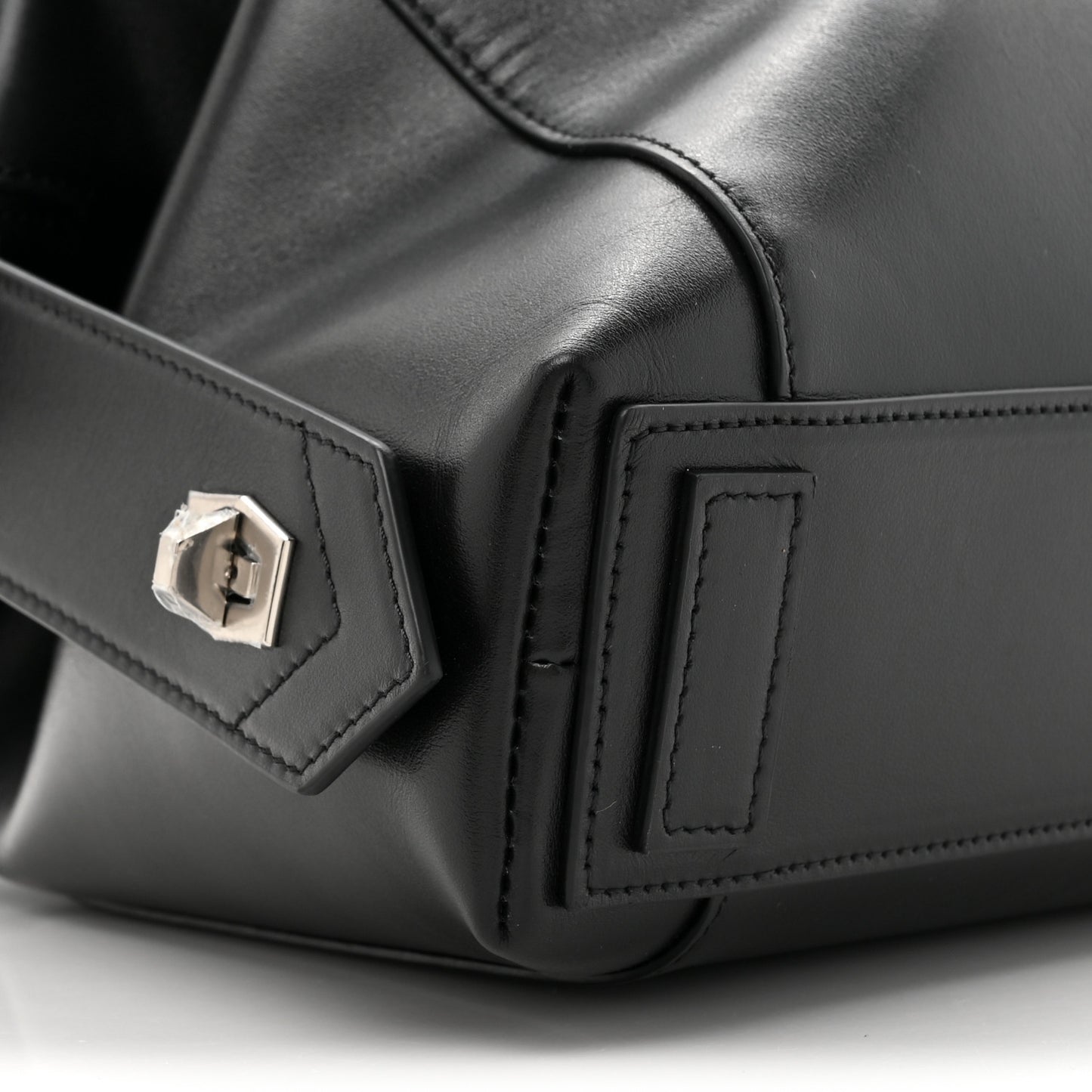 Smooth Calfskin Small Soft Antigona Black