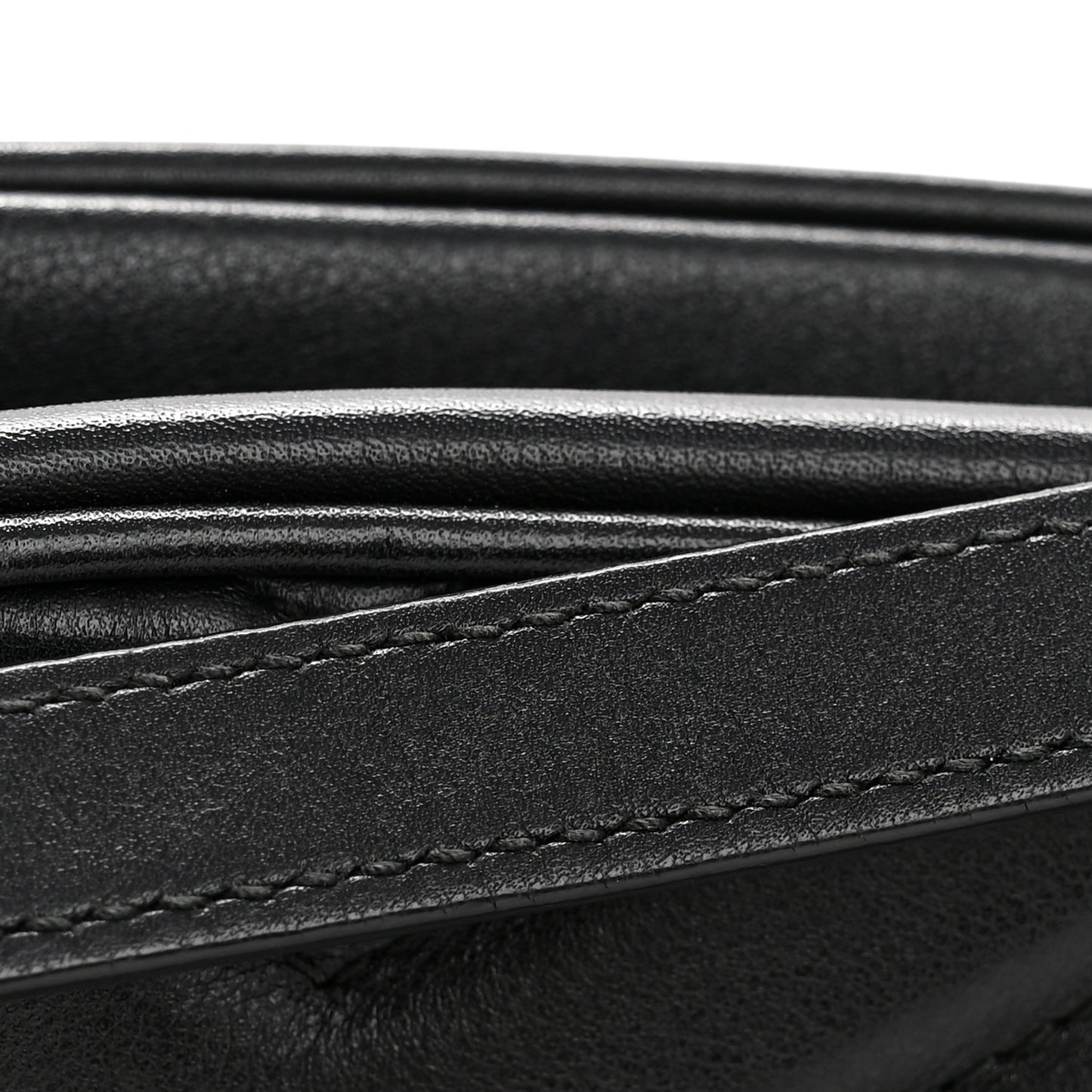 Calfskin Matelasse Medium GG Marmont Chain Shoulder Bag Black