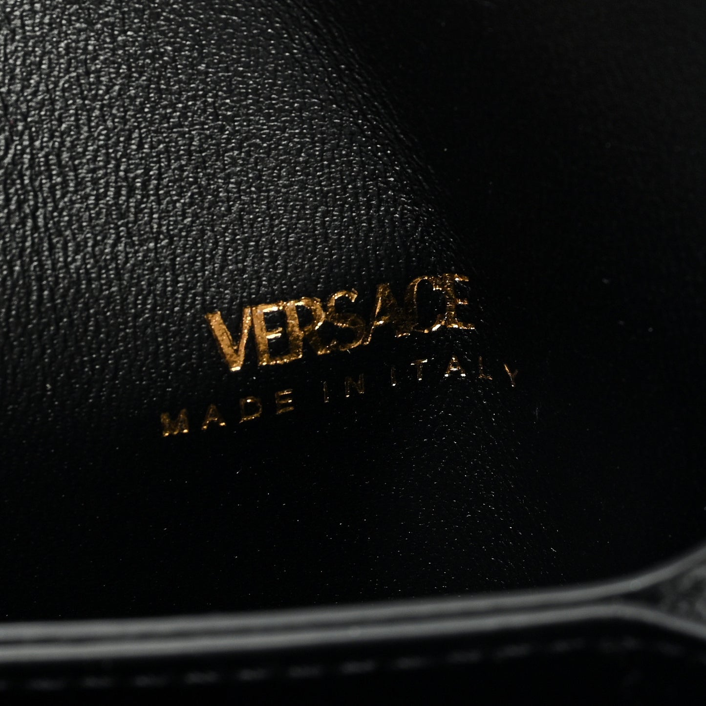 Grained Calfskin Medusa Gusset Holder Wallet Black