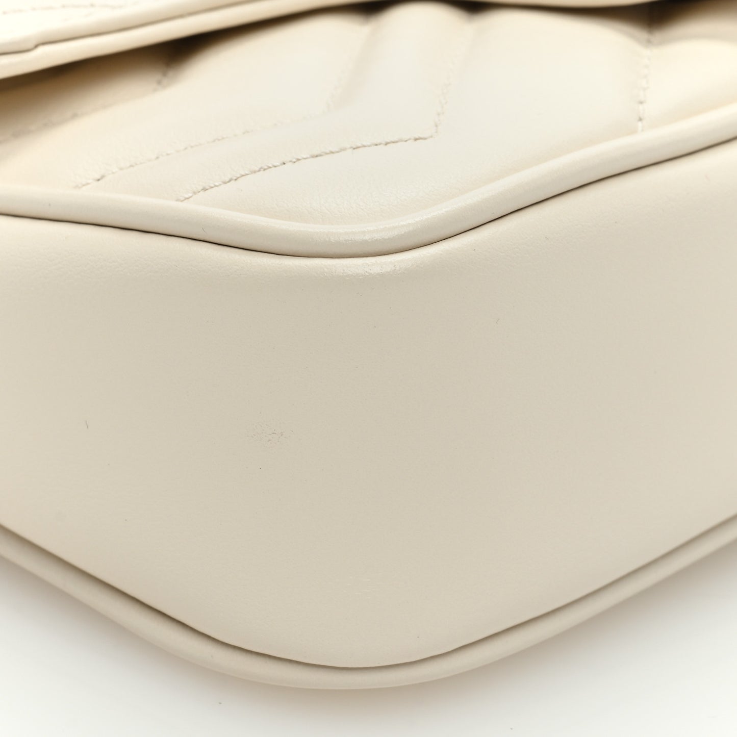 Calfskin Matelasse Monochrome GG Marmont Chain Belt Bag Mystic White