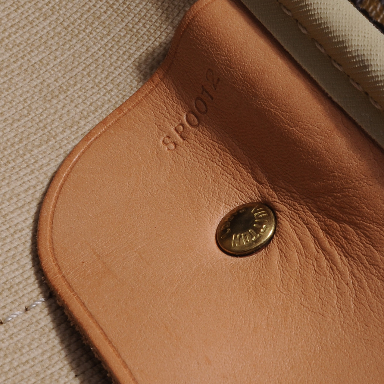 Louis Vuitton Monogram Sirius 70 7 of 7