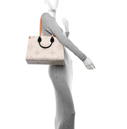 Louis Vuitton Monogram Dune Giant Onthego MM 2 of 9