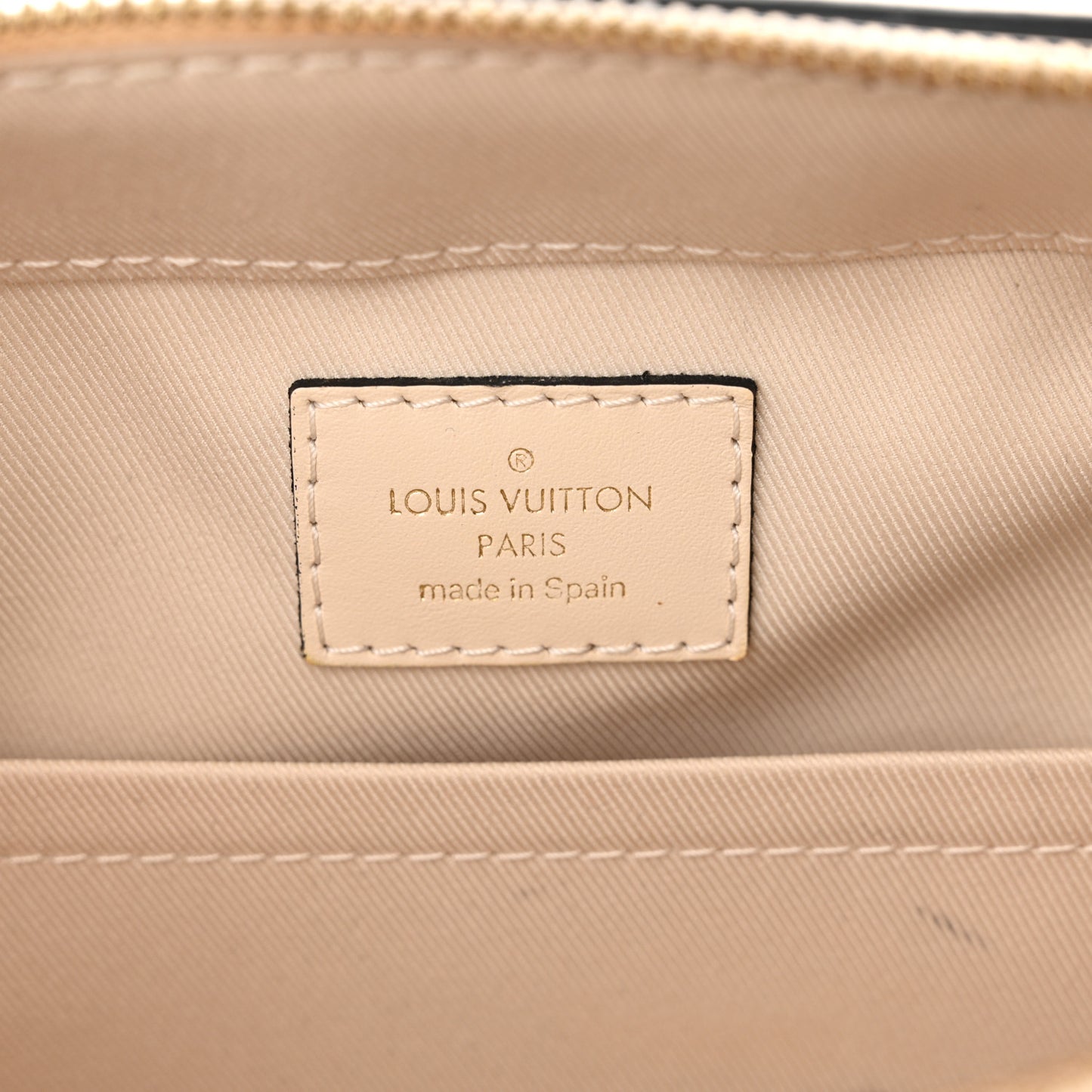Monogram Saintonge Creme