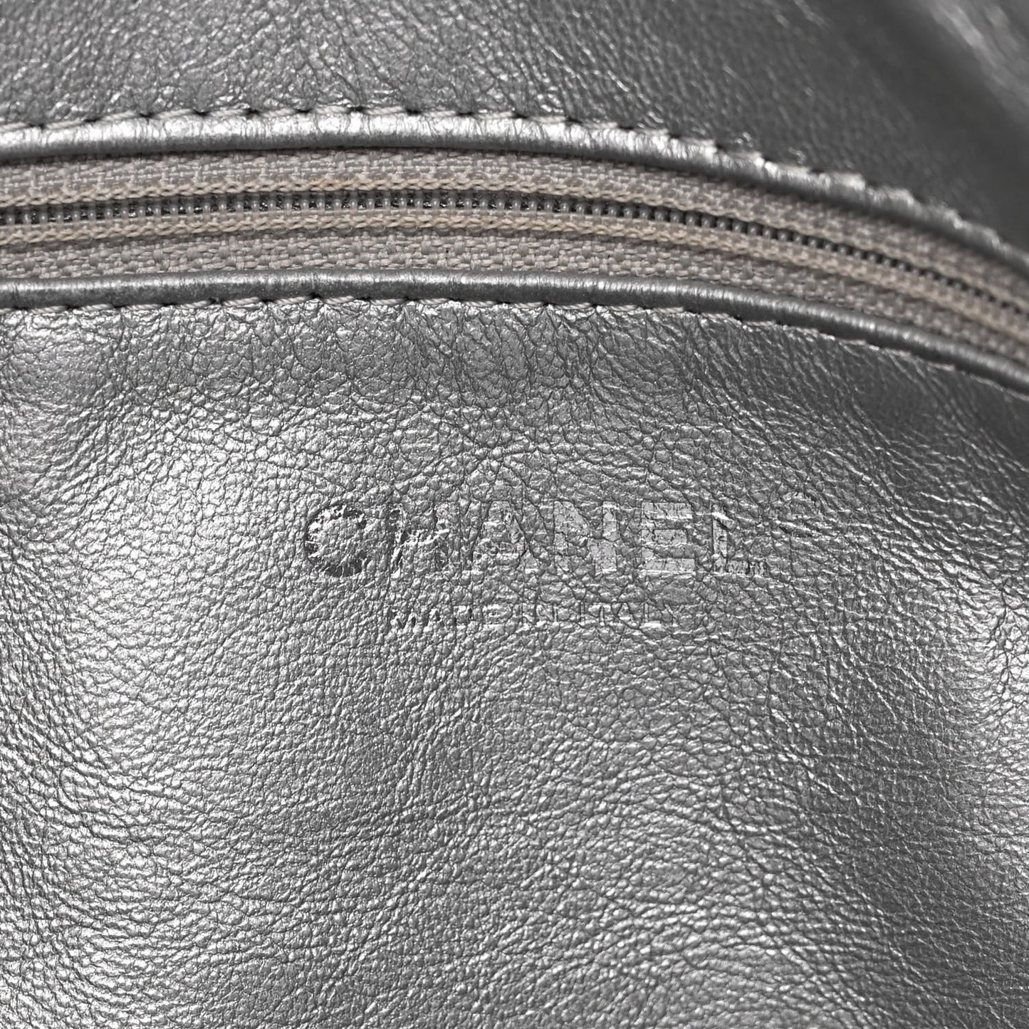 Glazed Caviar Modern Chain Tote Black