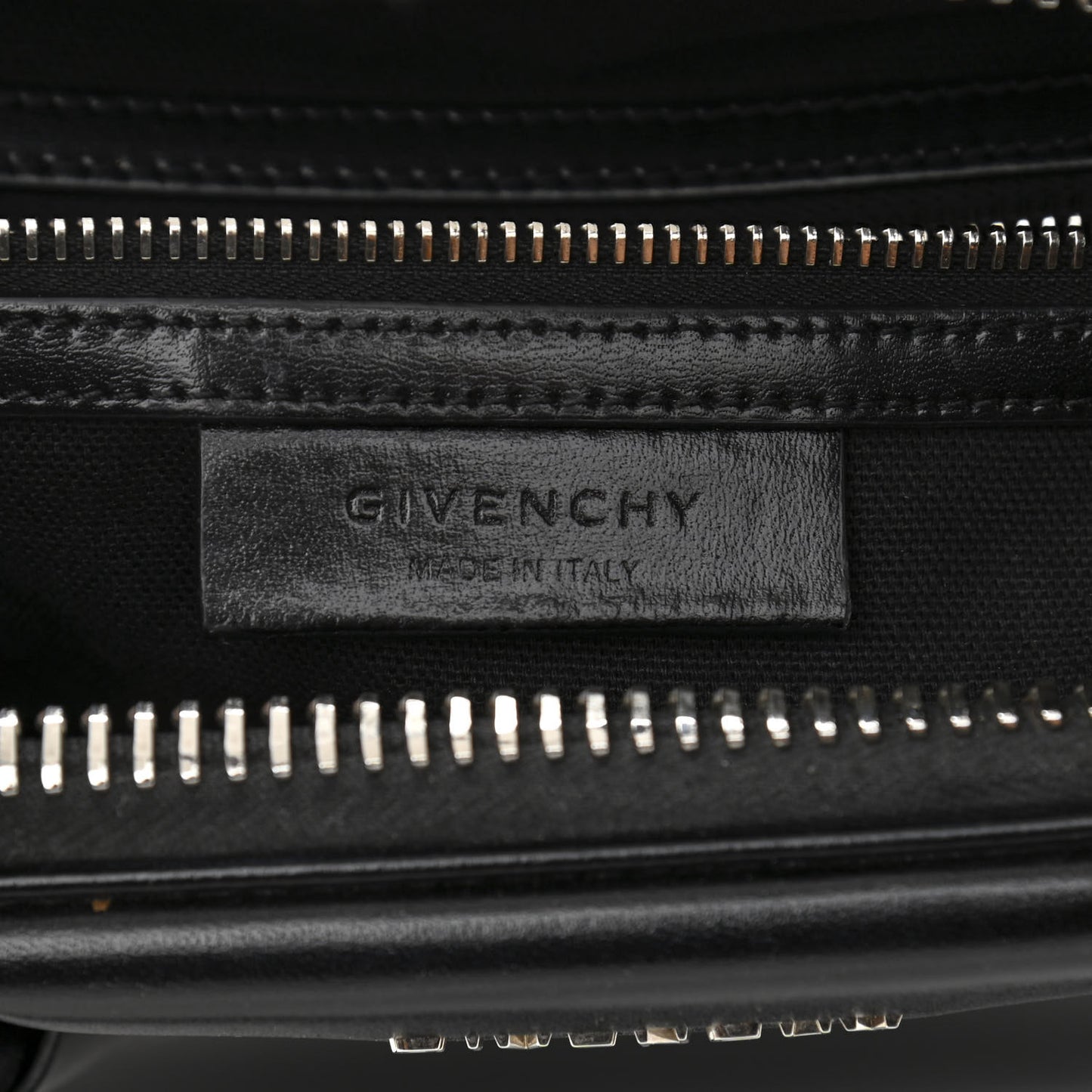 Shiny Lord Calfskin Small Antigona Black