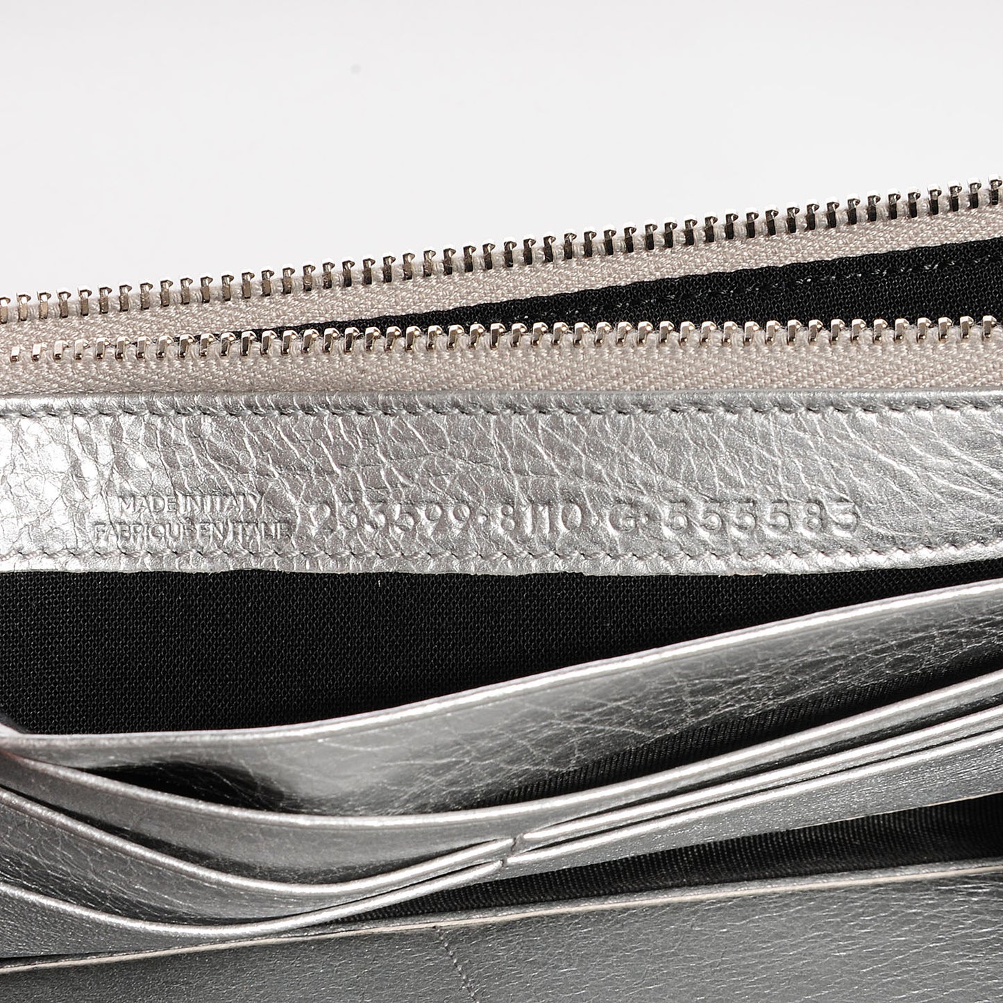 Agneau Giant 12 Silver Hardware Money Wallet Gris Aluminum