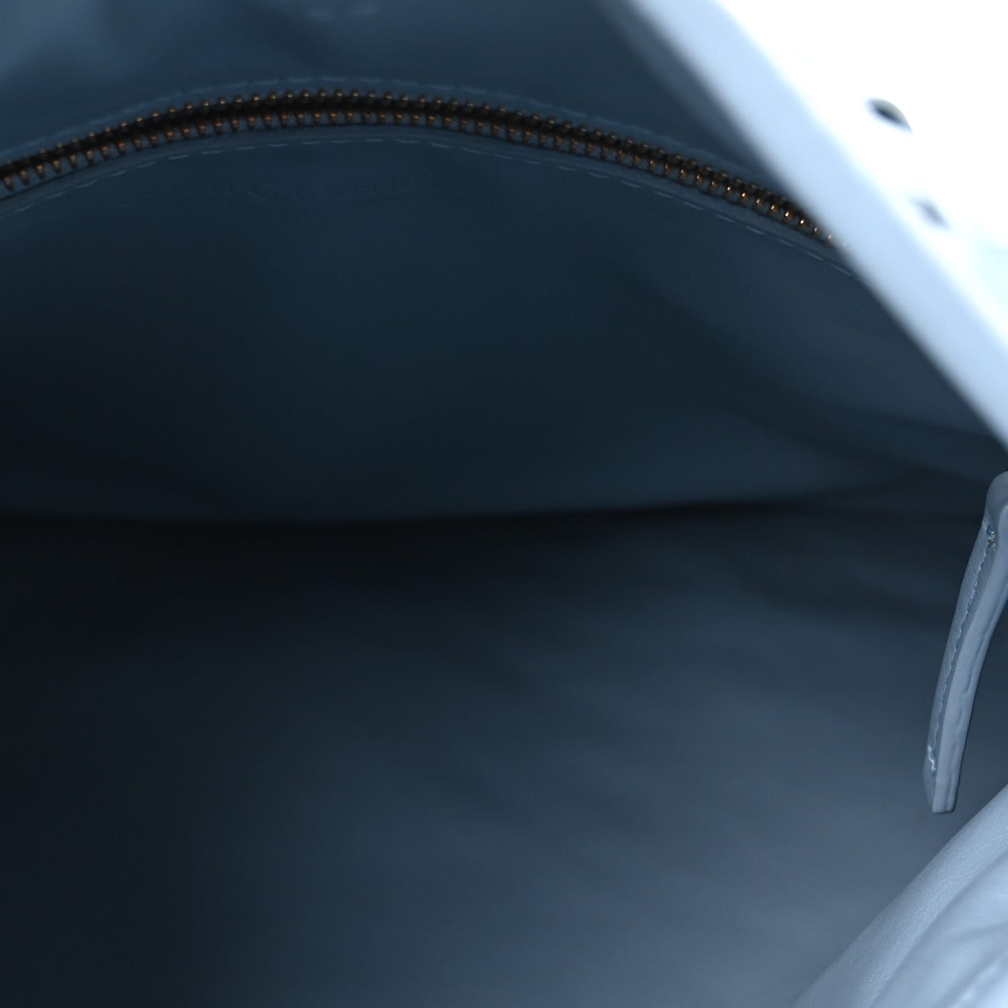 Calfskin Intrecciato Small Hop Ice