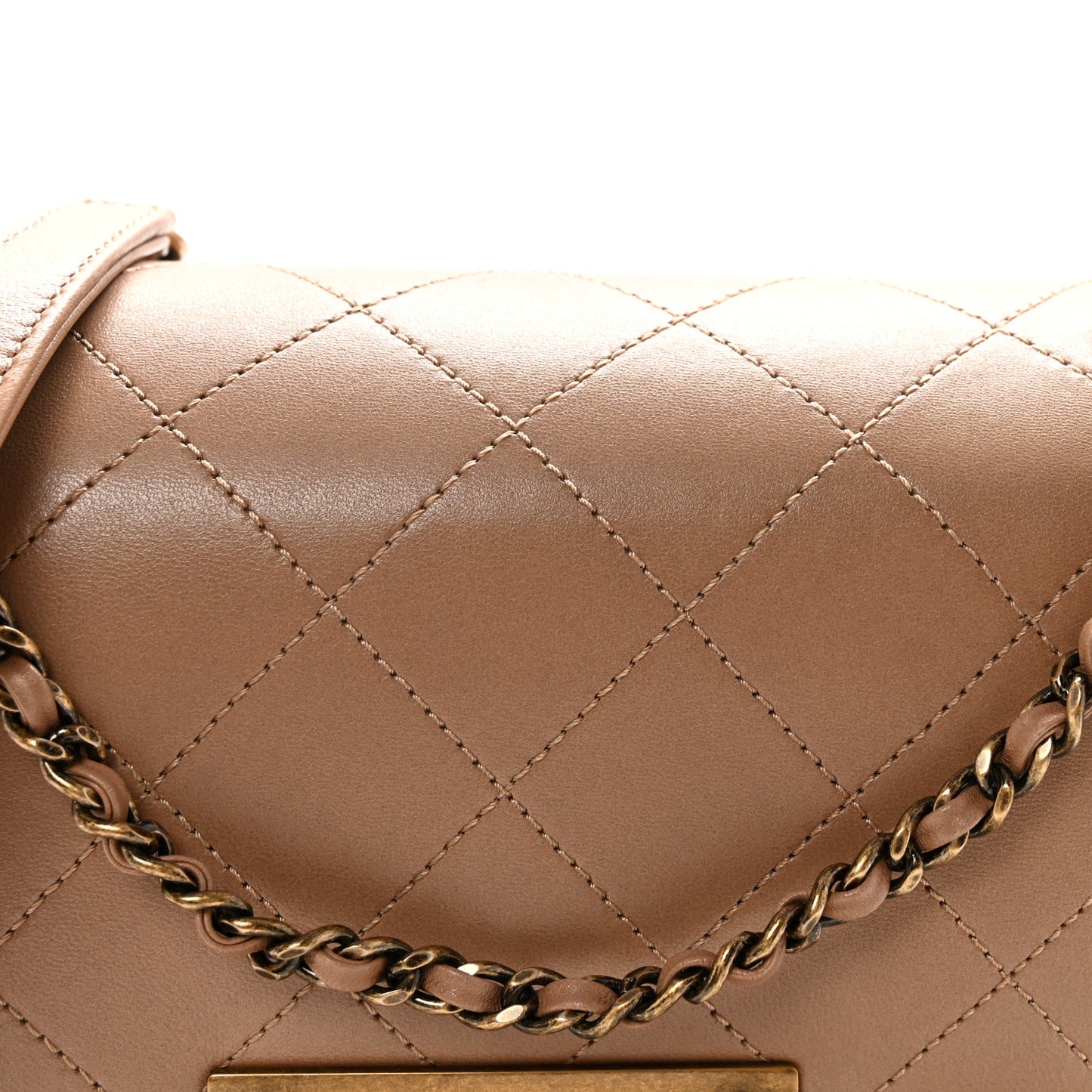 Shiny Lambskin Quilted Around The Corner Flap Beige