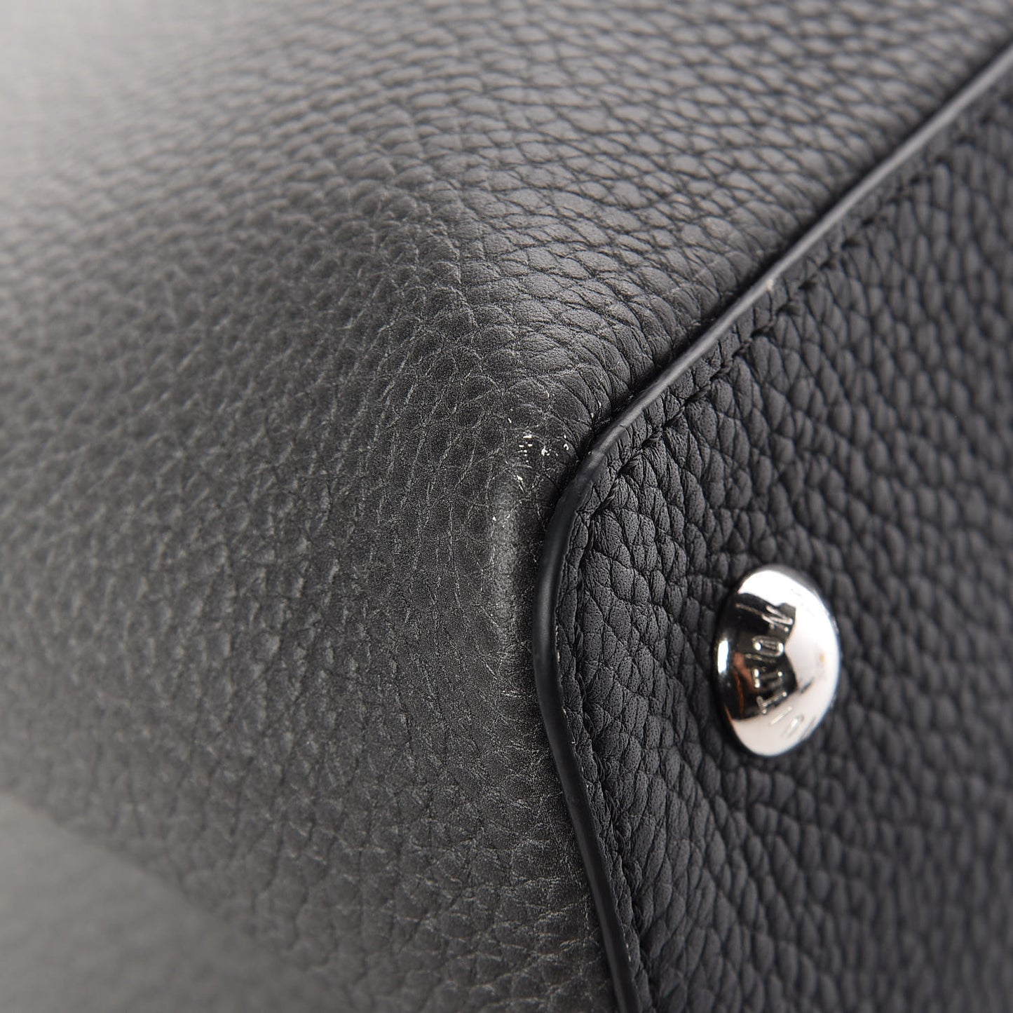 Taurillon Capucines MM Cloudy Black
