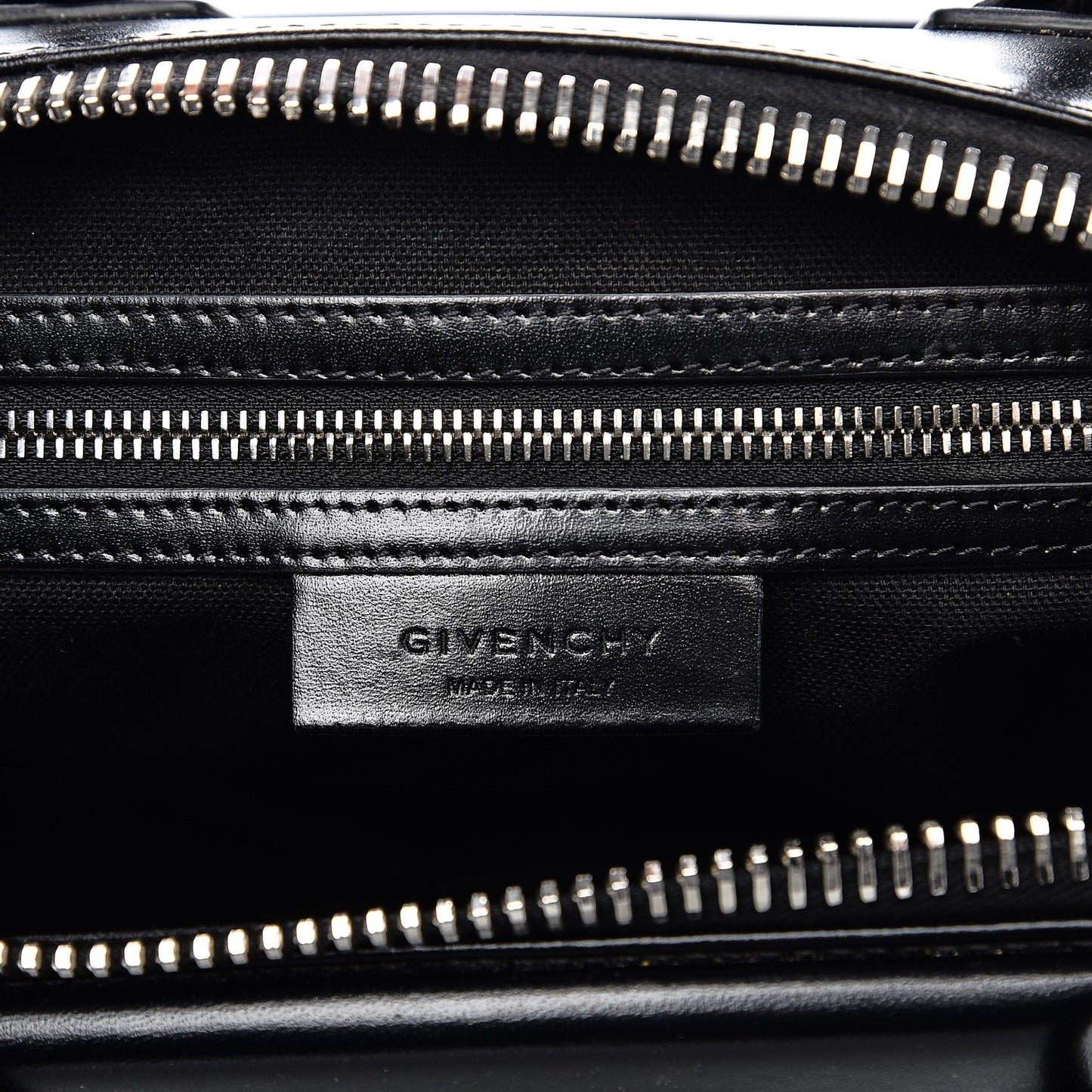 Shiny Lord Calfskin Medium Antigona Black