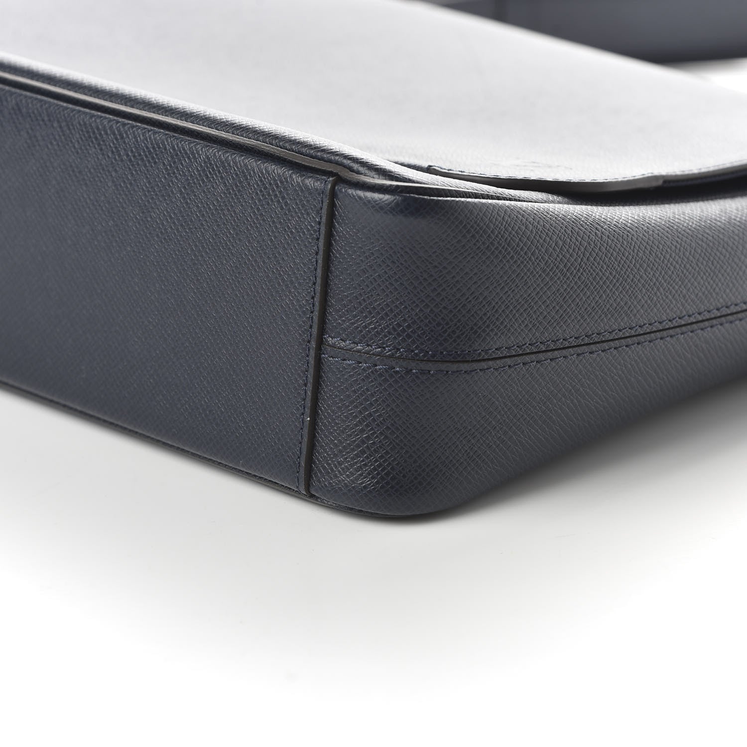 Louis Vuitton Taiga Roman MM Bleu Marine 7 of 9