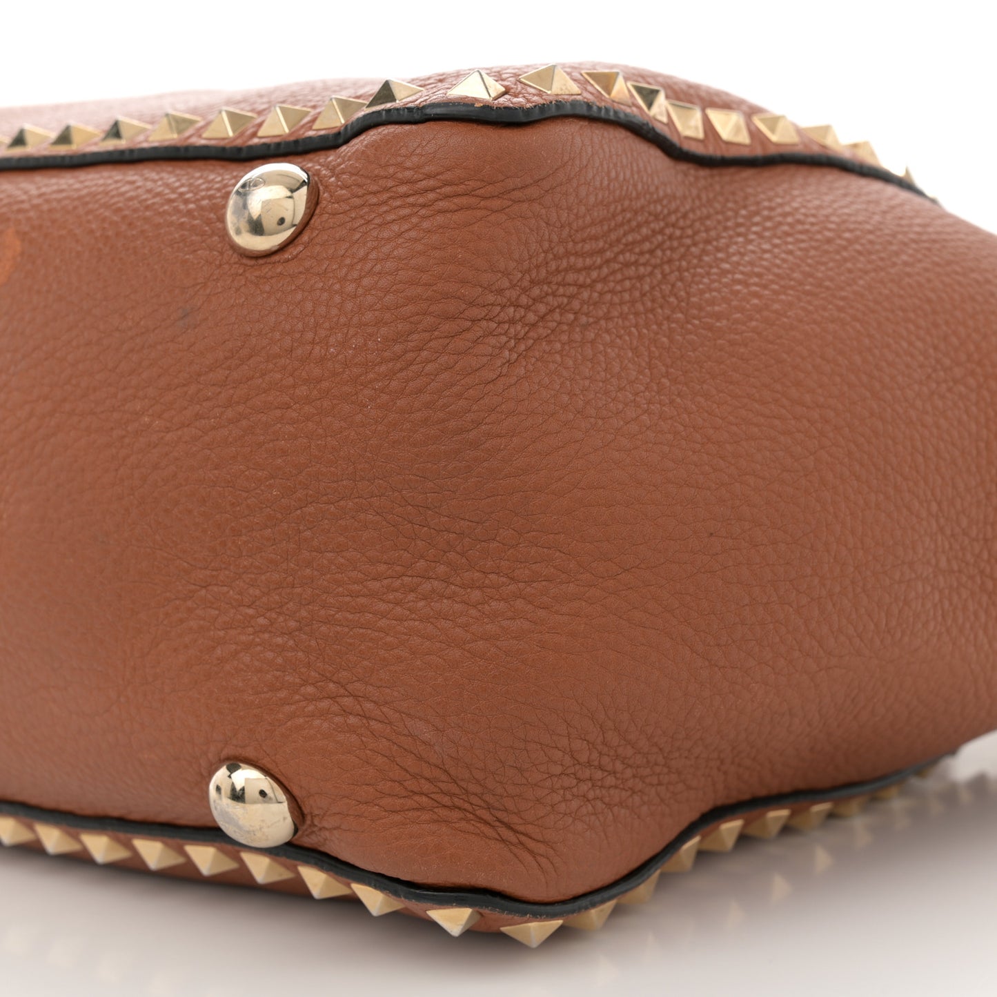 Pebbled Calfskin Medium Rockstud Tote Light Cuir