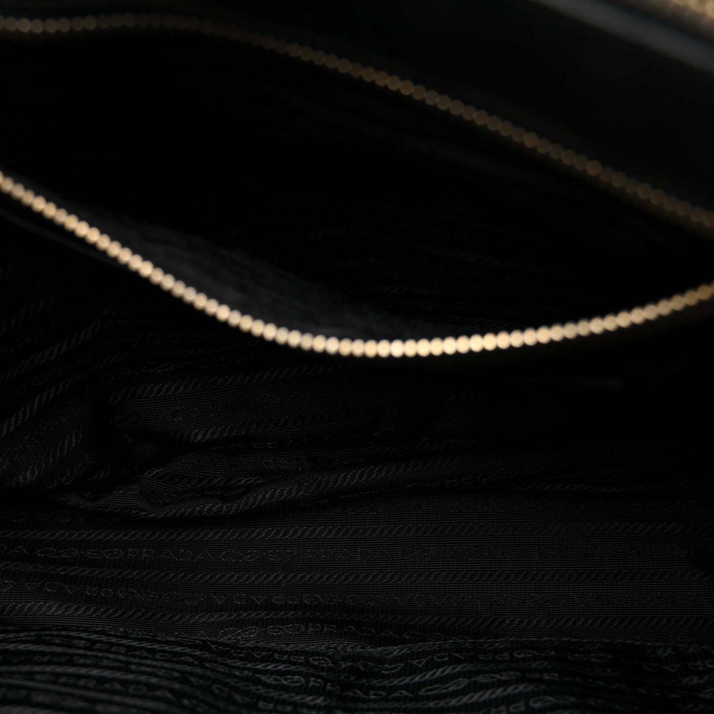 Saffiano Lux Medium Galleria Double Zip Tote Black